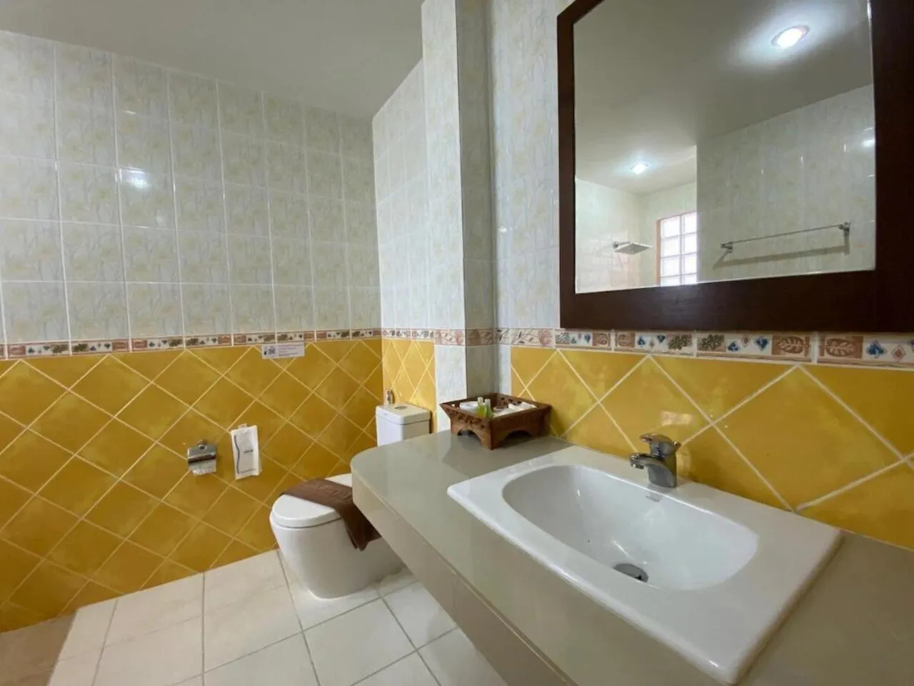 Bathroom in Baan Kongdee Sunset Resort Kata