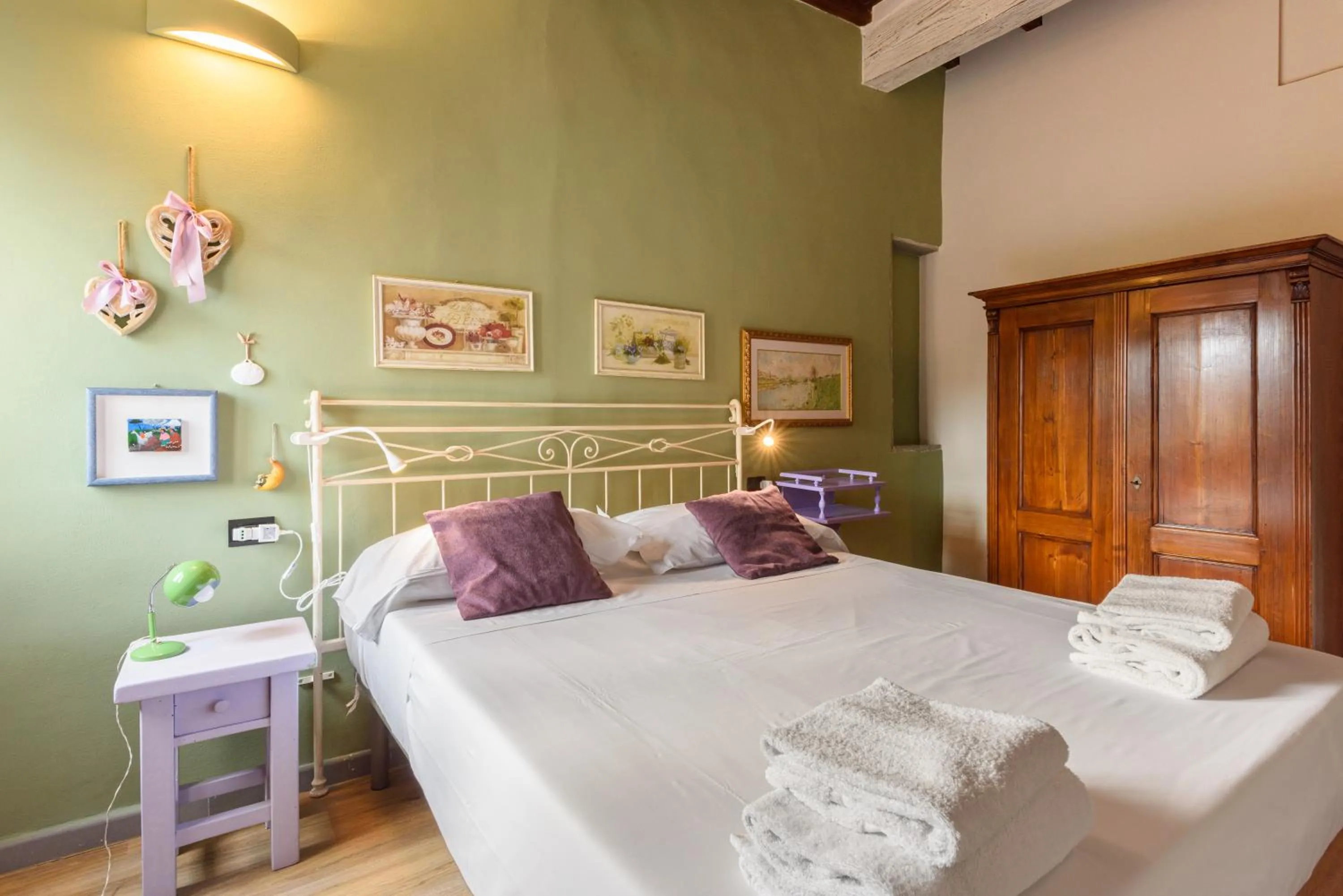 Bed in Una finestra sulle Cappelle Medicee by Mmega