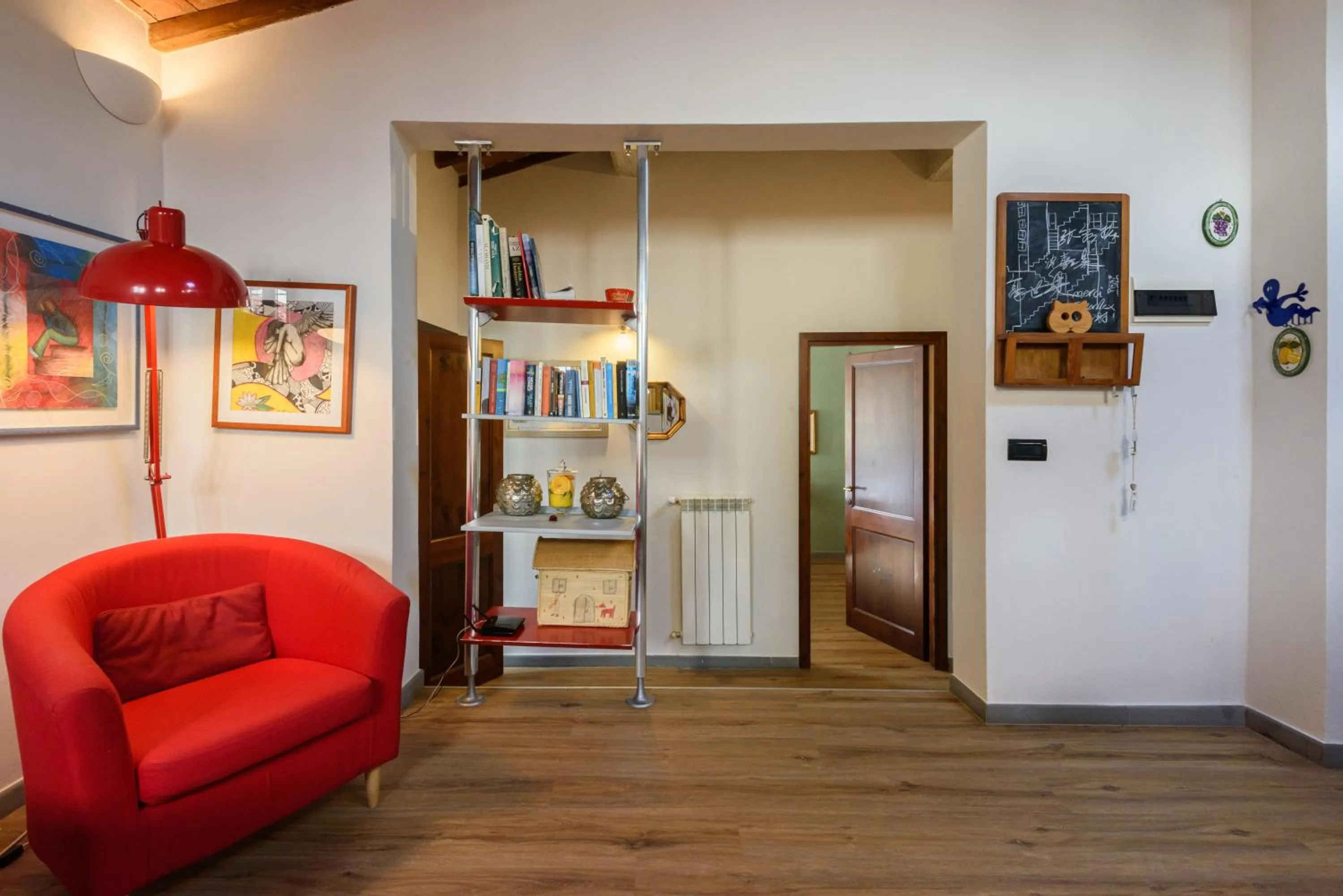 Living room in Una finestra sulle Cappelle Medicee by Mmega