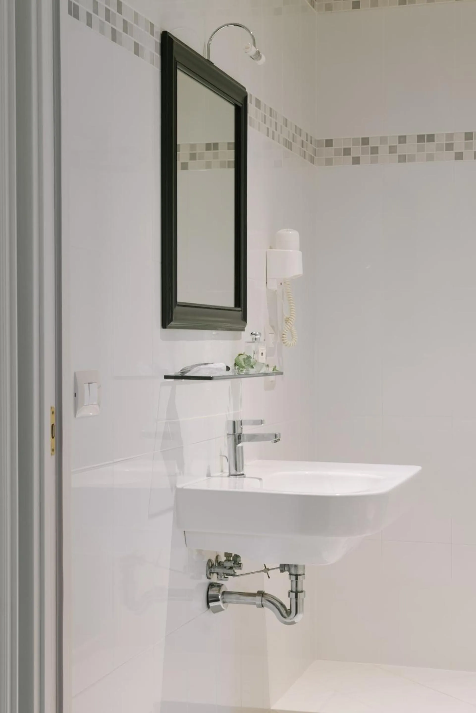 Shower in iH Hotels Venezia Salute Palace