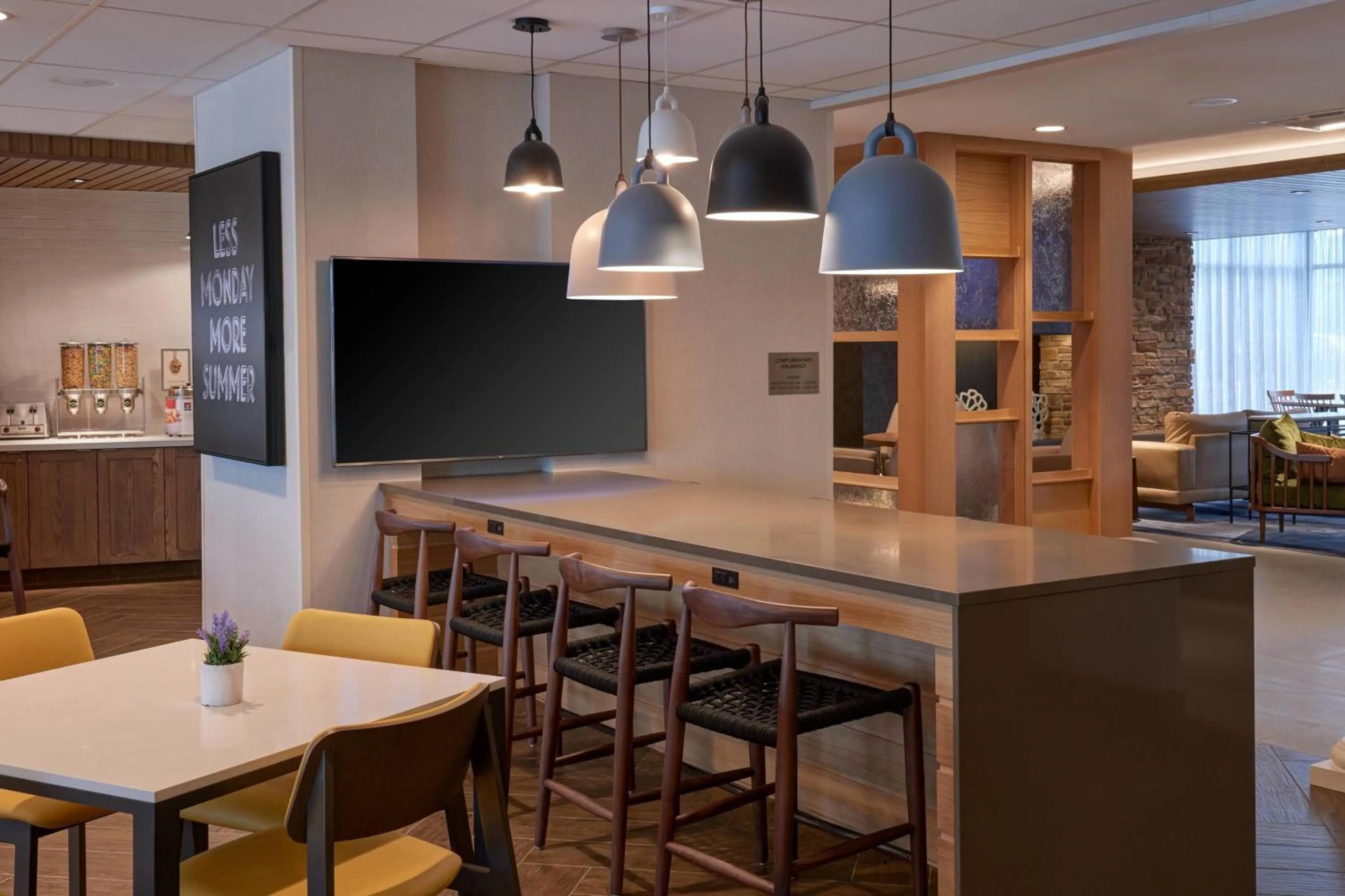 Restaurant/places to eat in Fairfield Inn & Suites by Marriott Midland