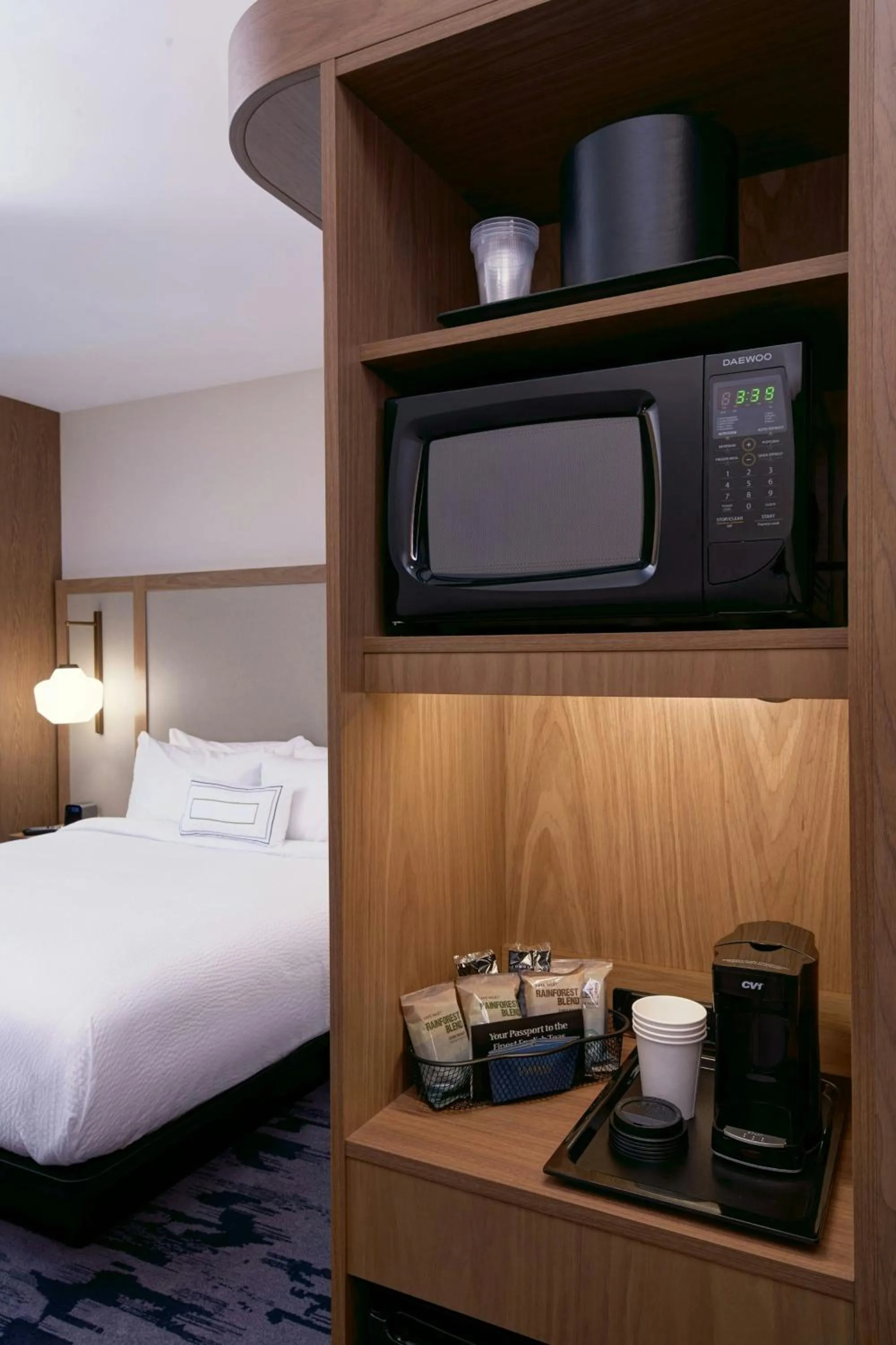 Photo of the whole room, Bed in Fairfield Inn & Suites by Marriott Midland