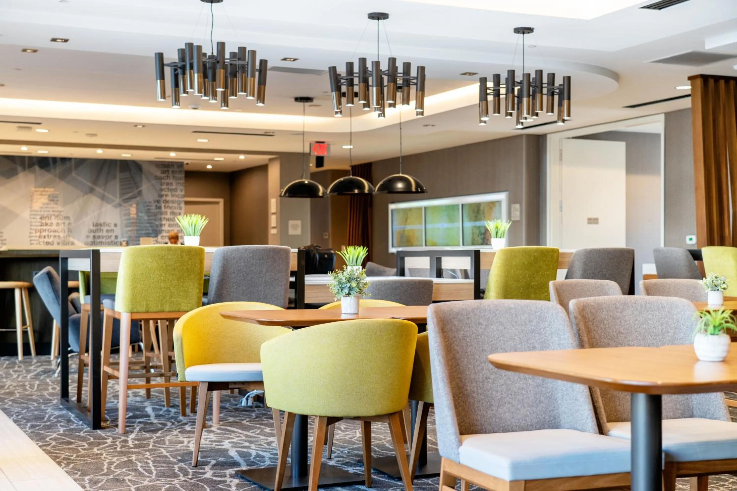 Restaurant/places to eat in SpringHill Suites by Marriott Oakland Airport