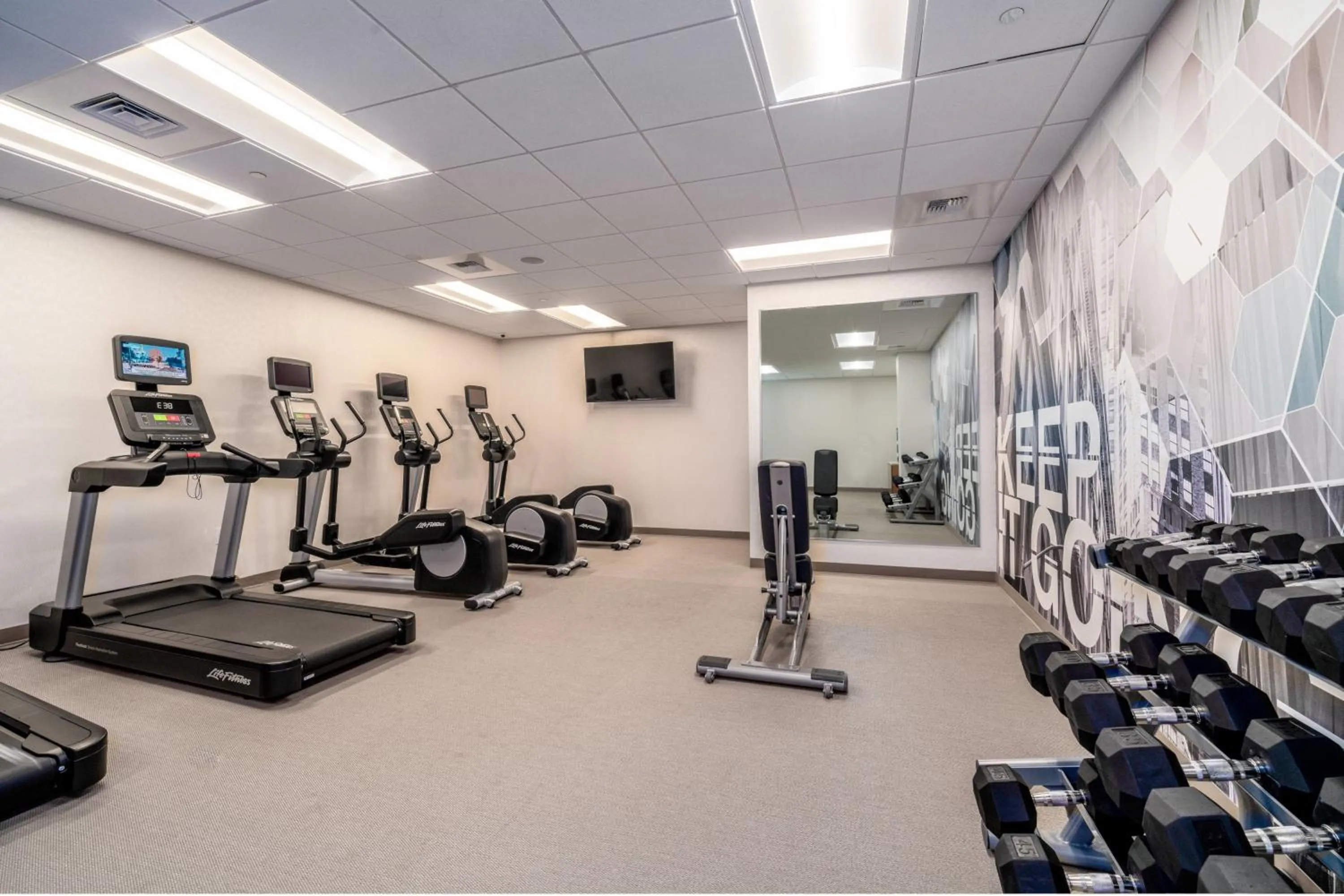 Fitness centre/facilities in SpringHill Suites by Marriott Oakland Airport