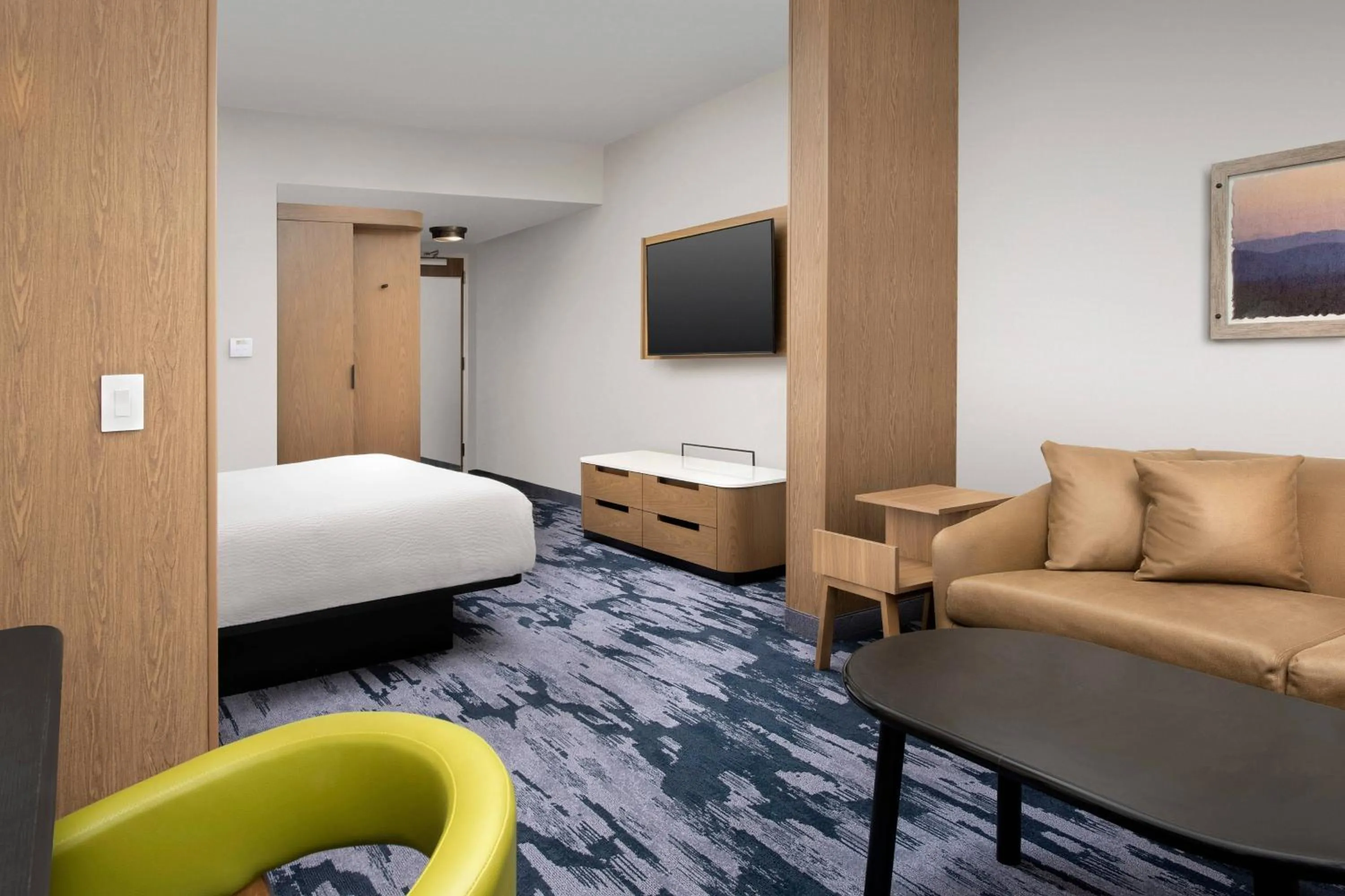 Living room, Bed in Fairfield Inn & Suites by Marriott Knoxville Lenoir City/I-75