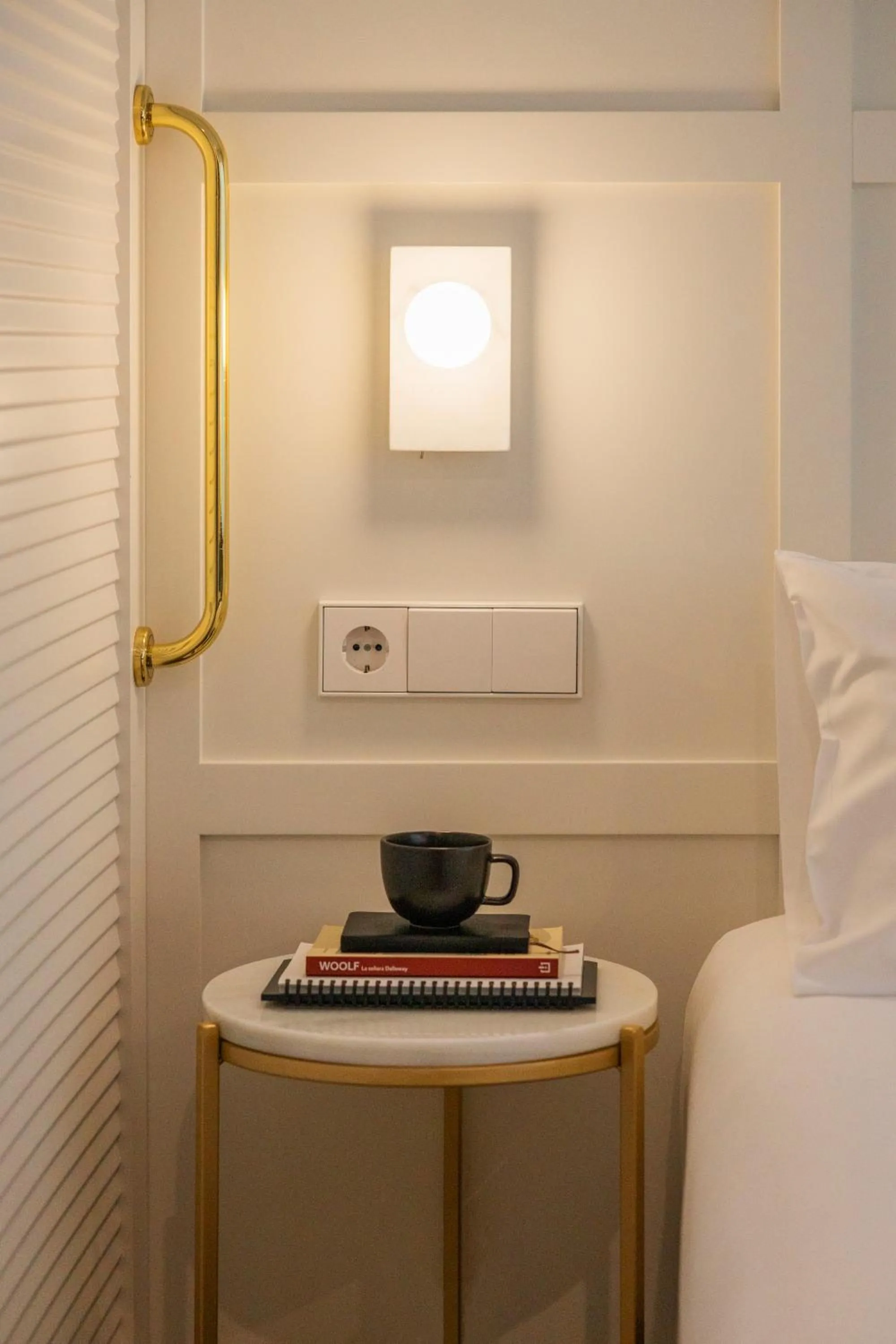 Bedroom, Bed in Room Mate Cosmo - City Centre, Valencia