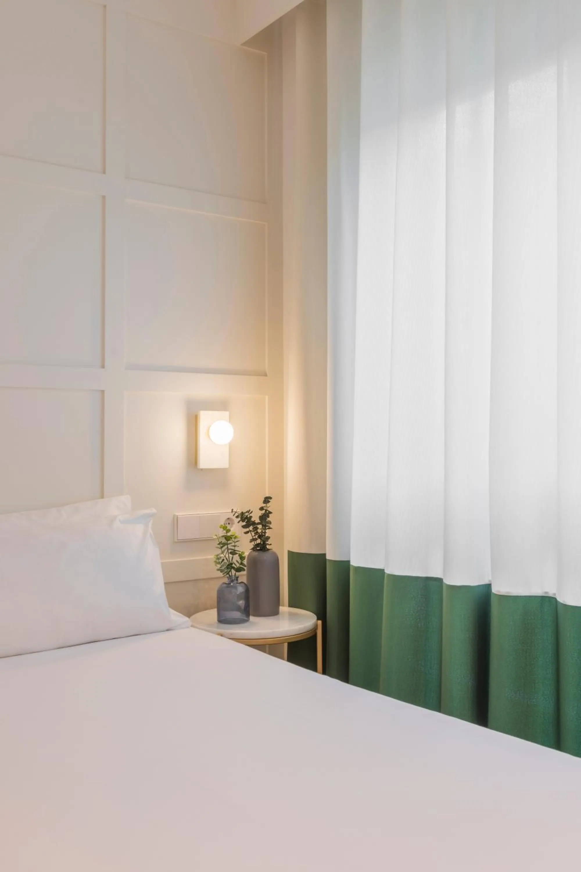 Bed in Room Mate Cosmo - City Centre, Valencia