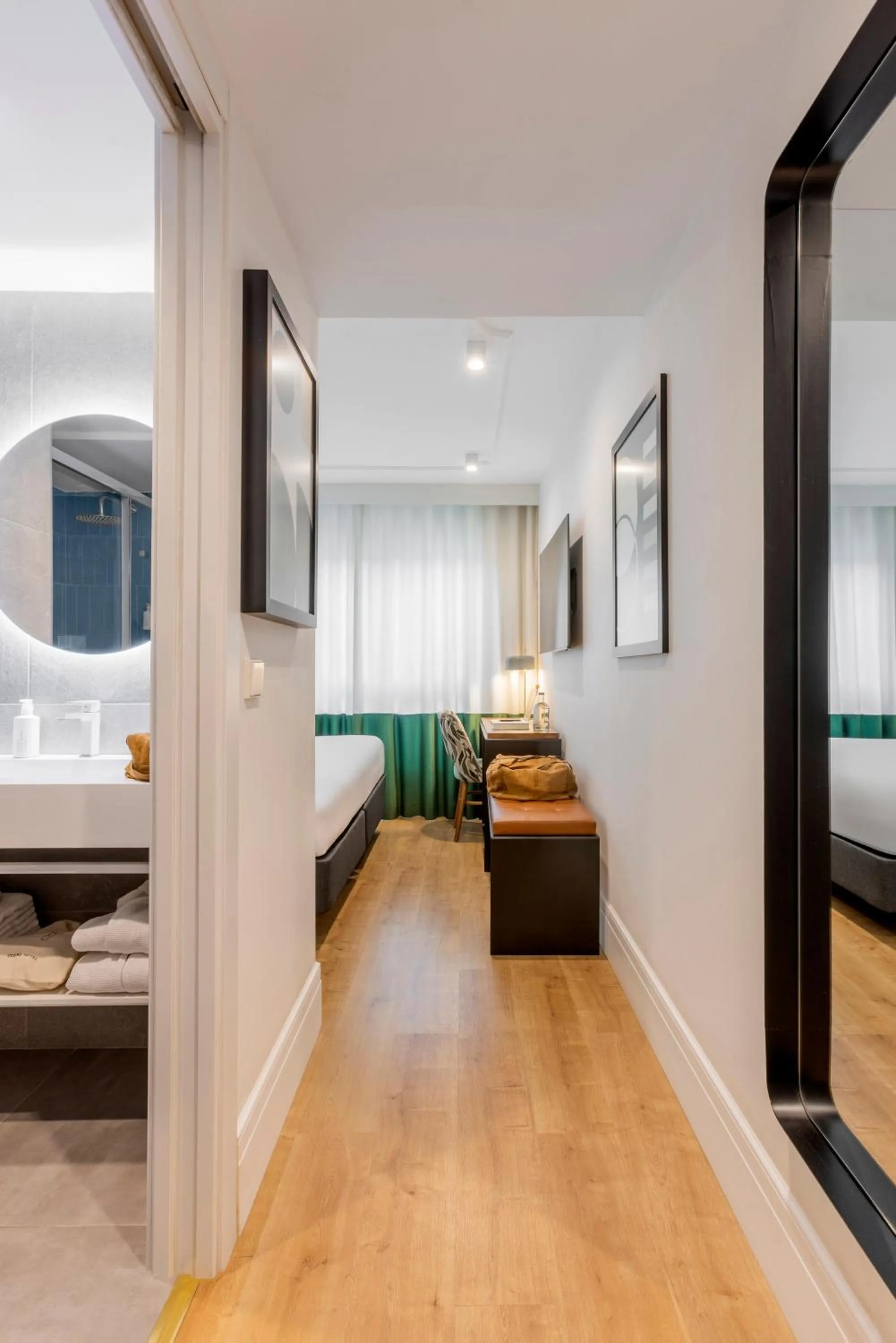 Photo of the whole room, Bed in Room Mate Cosmo - City Centre, Valencia