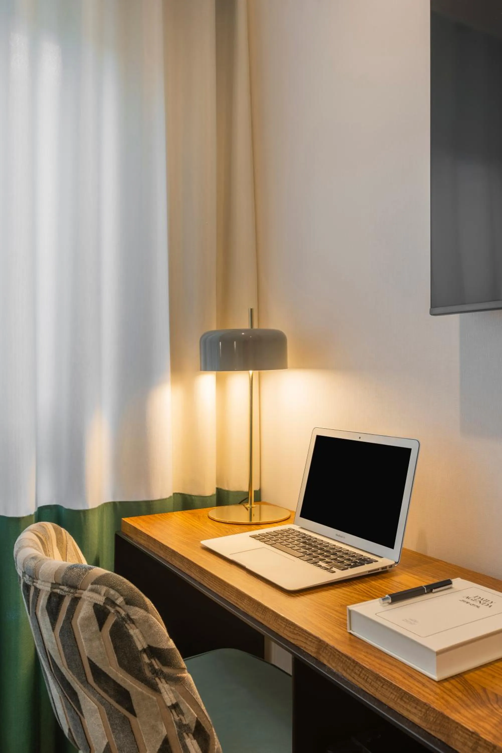 Seating area in Room Mate Cosmo - City Centre, Valencia