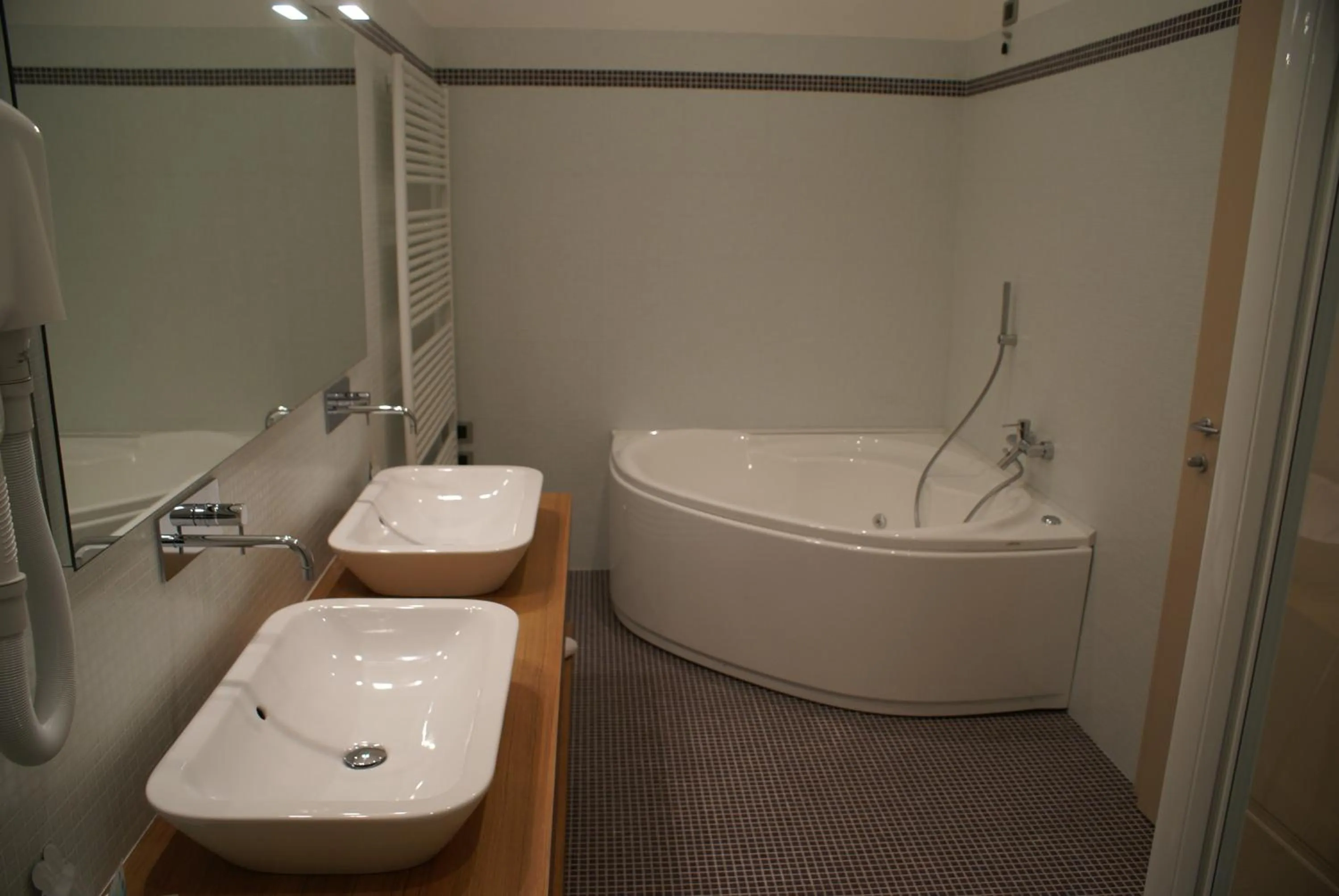 Hot Tub in Blue Hotel