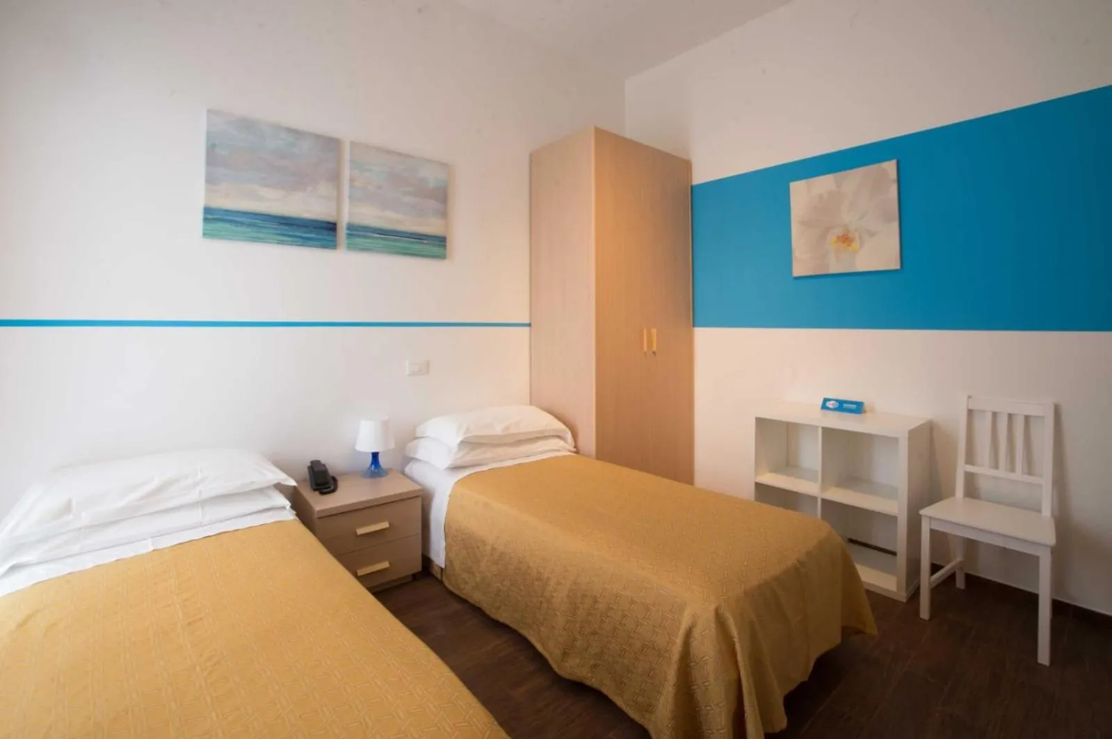 Bedroom, Bed in Blue Hotel