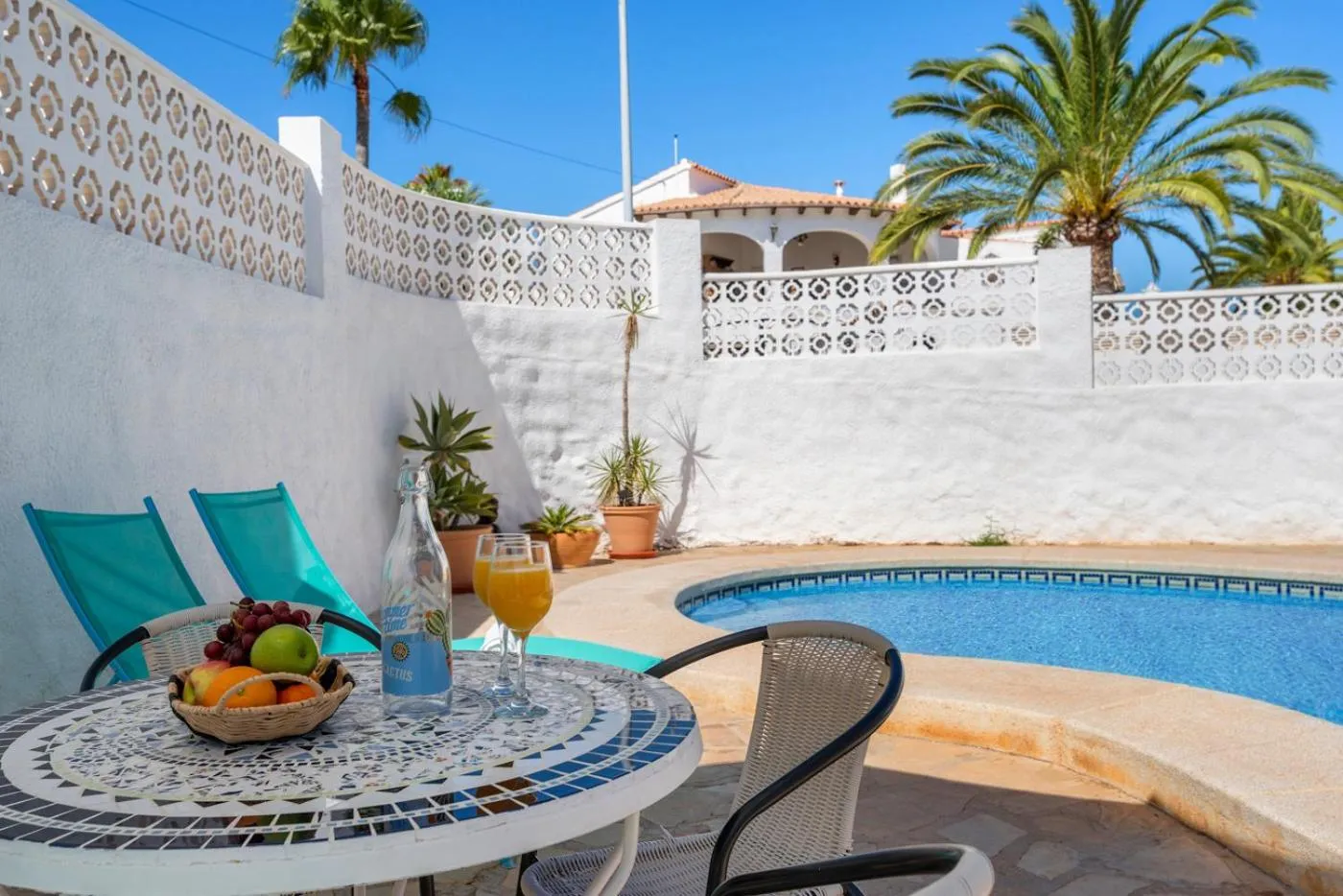 Swimming pool in Villa Maeva - PlusHolidays