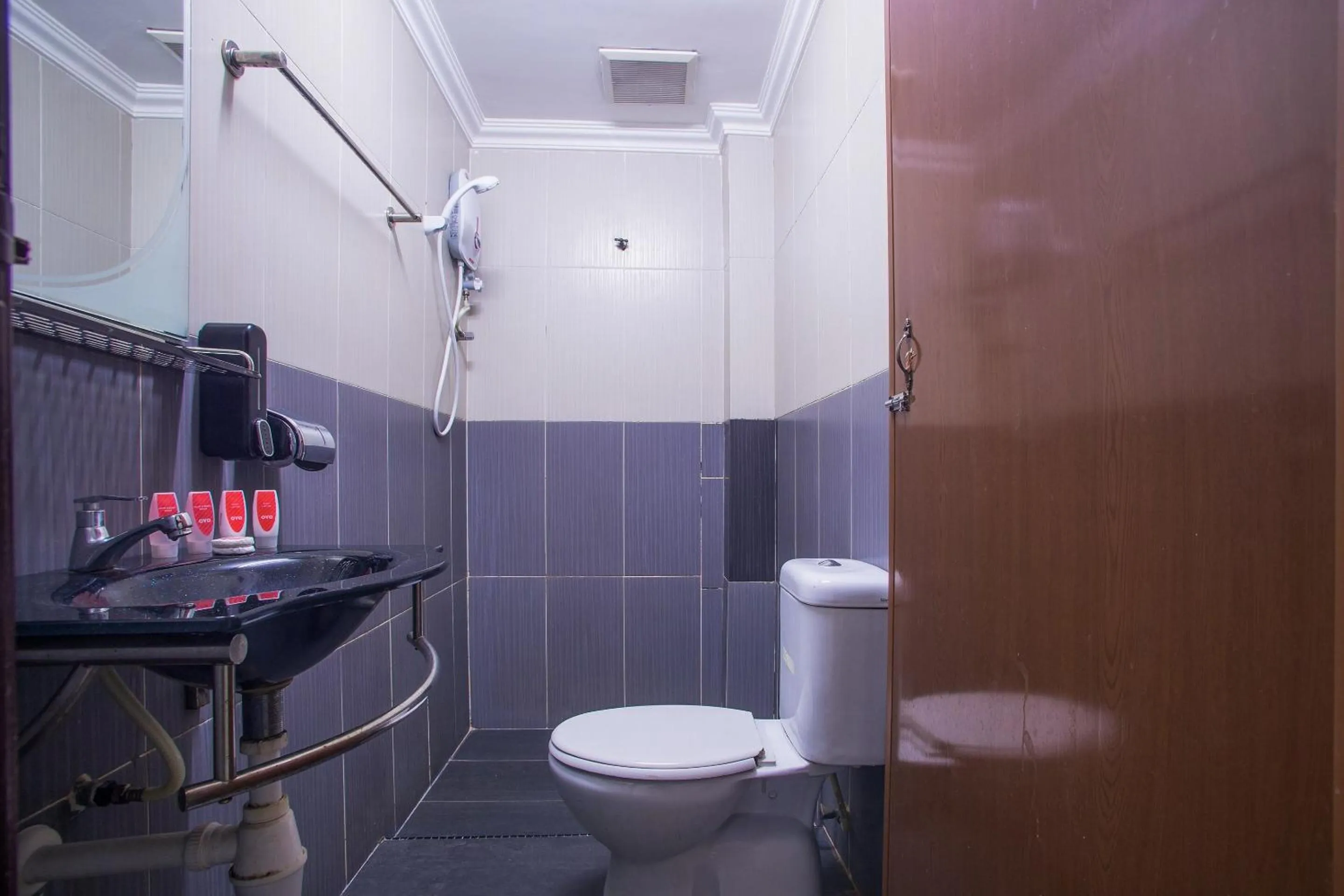 Bathroom in Hotel O Casavilla Hotel
