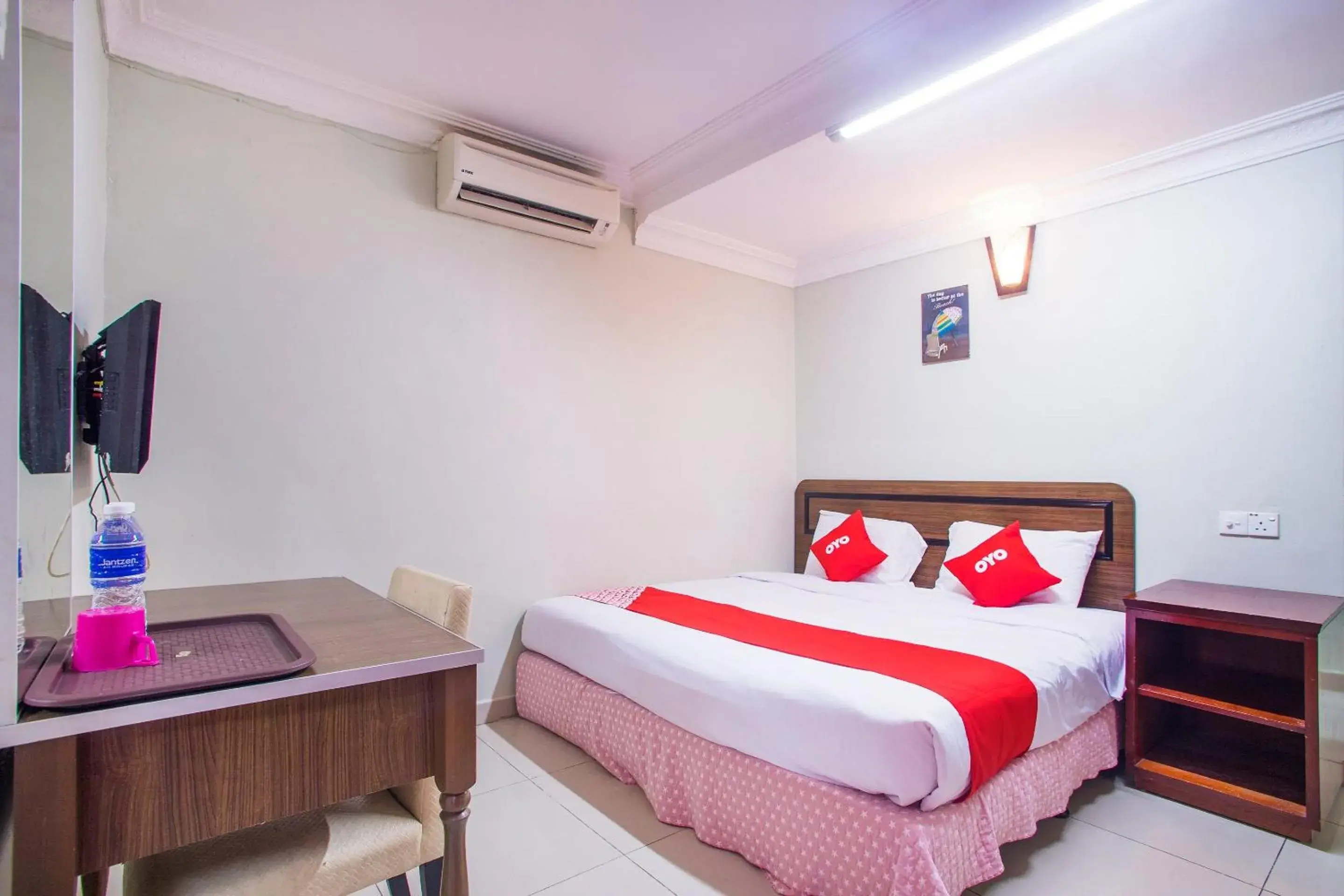 Standard King Room in Super OYO 89363 Casavilla Hotel Standard King Room in Super OYO 89363 Casavilla Hotel