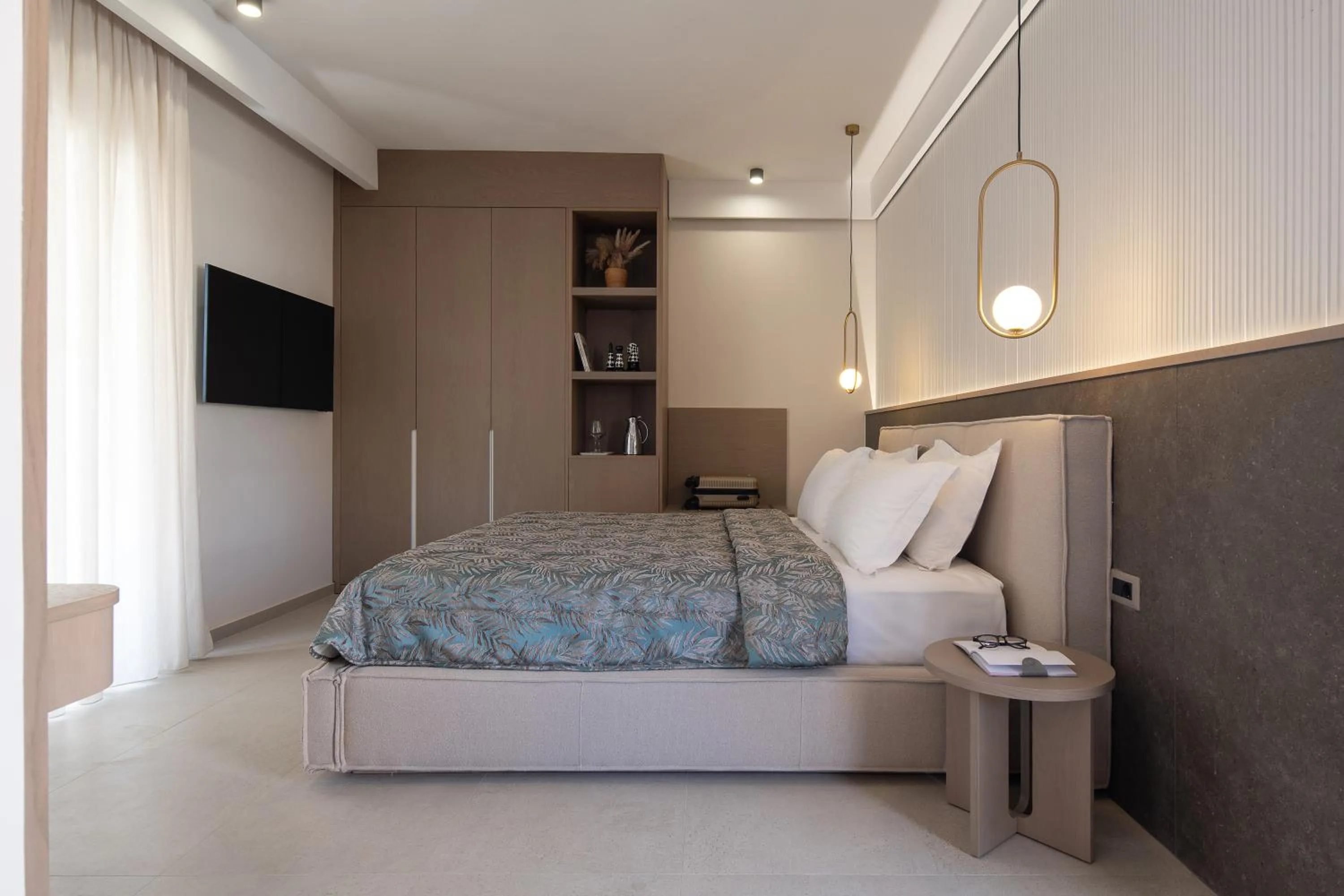 wardrobe, Bed in Core Hotel