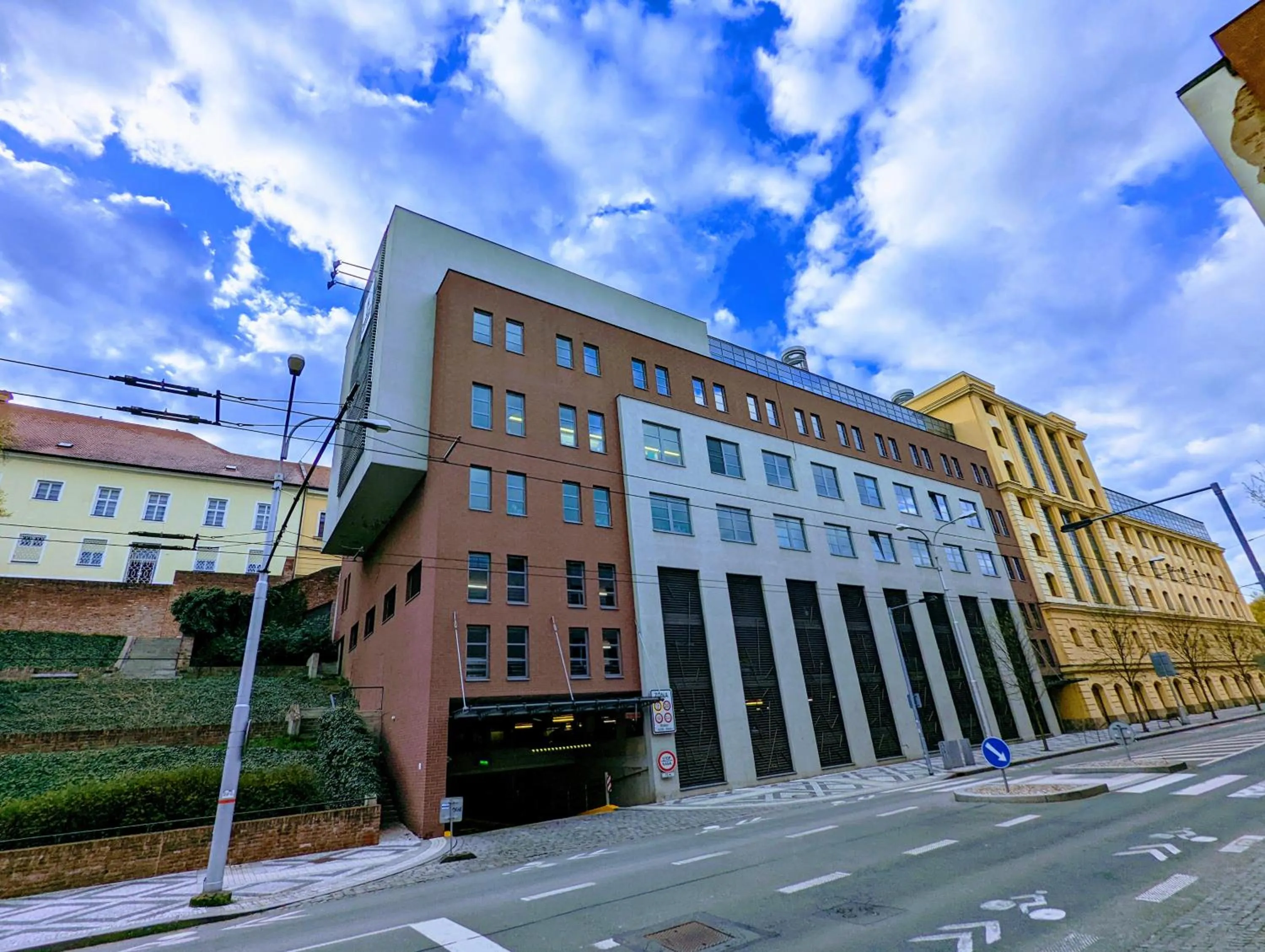 Parking in Boromeum Residence