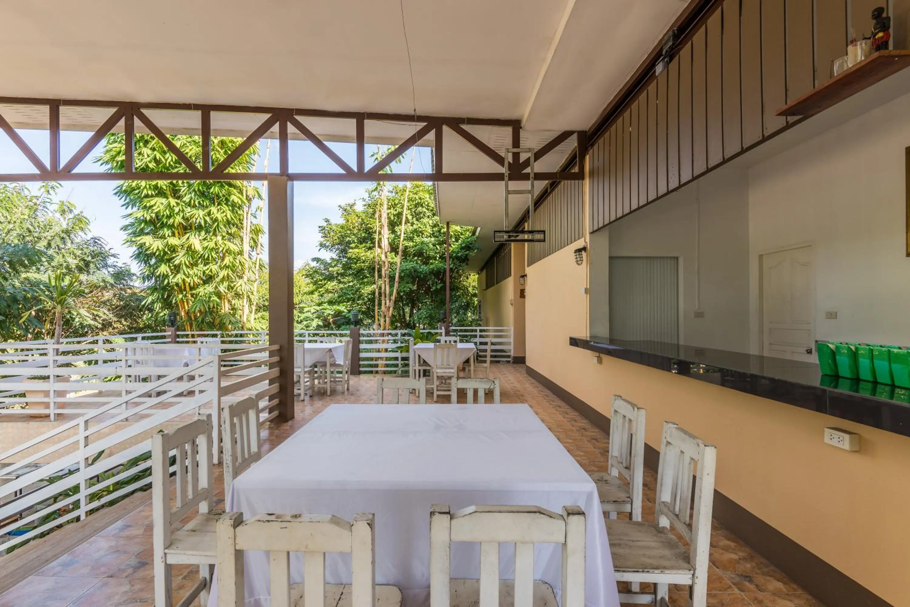 Restaurant/places to eat in ChiangRai Lake Hill