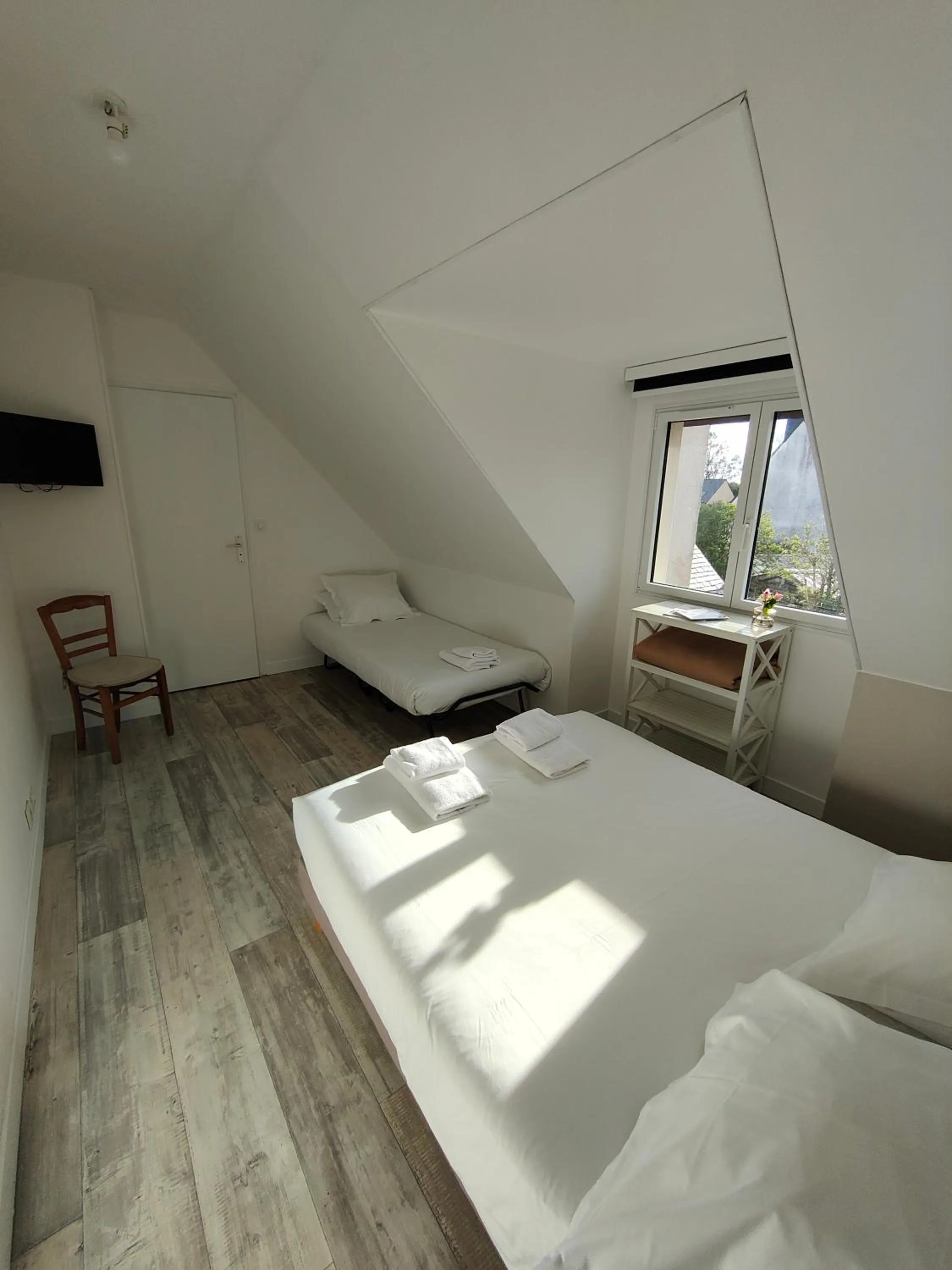 Bed in Hôtel Restaurant La Voile Bleue