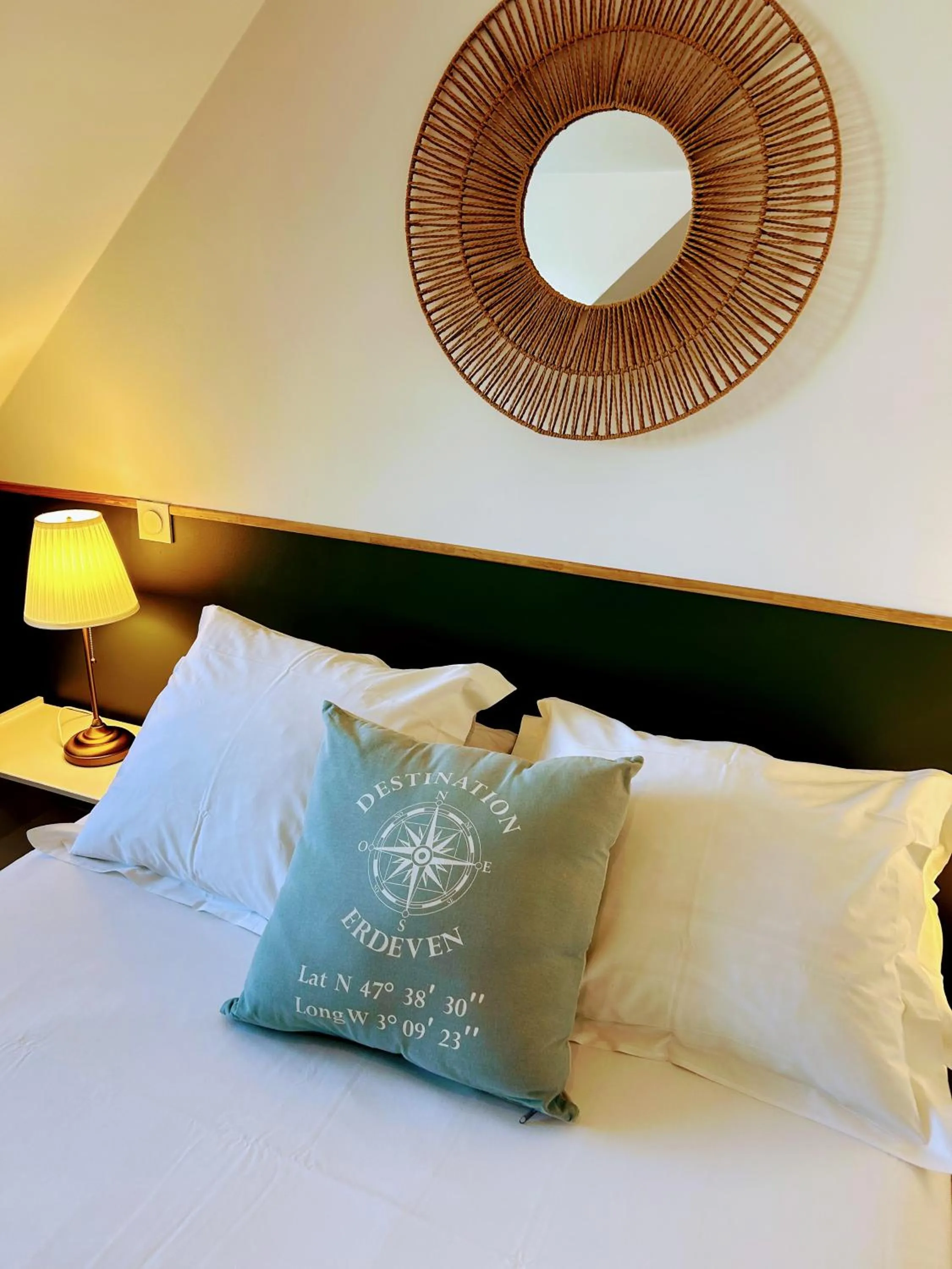 Bedroom, Bed in Hôtel Restaurant La Voile Bleue