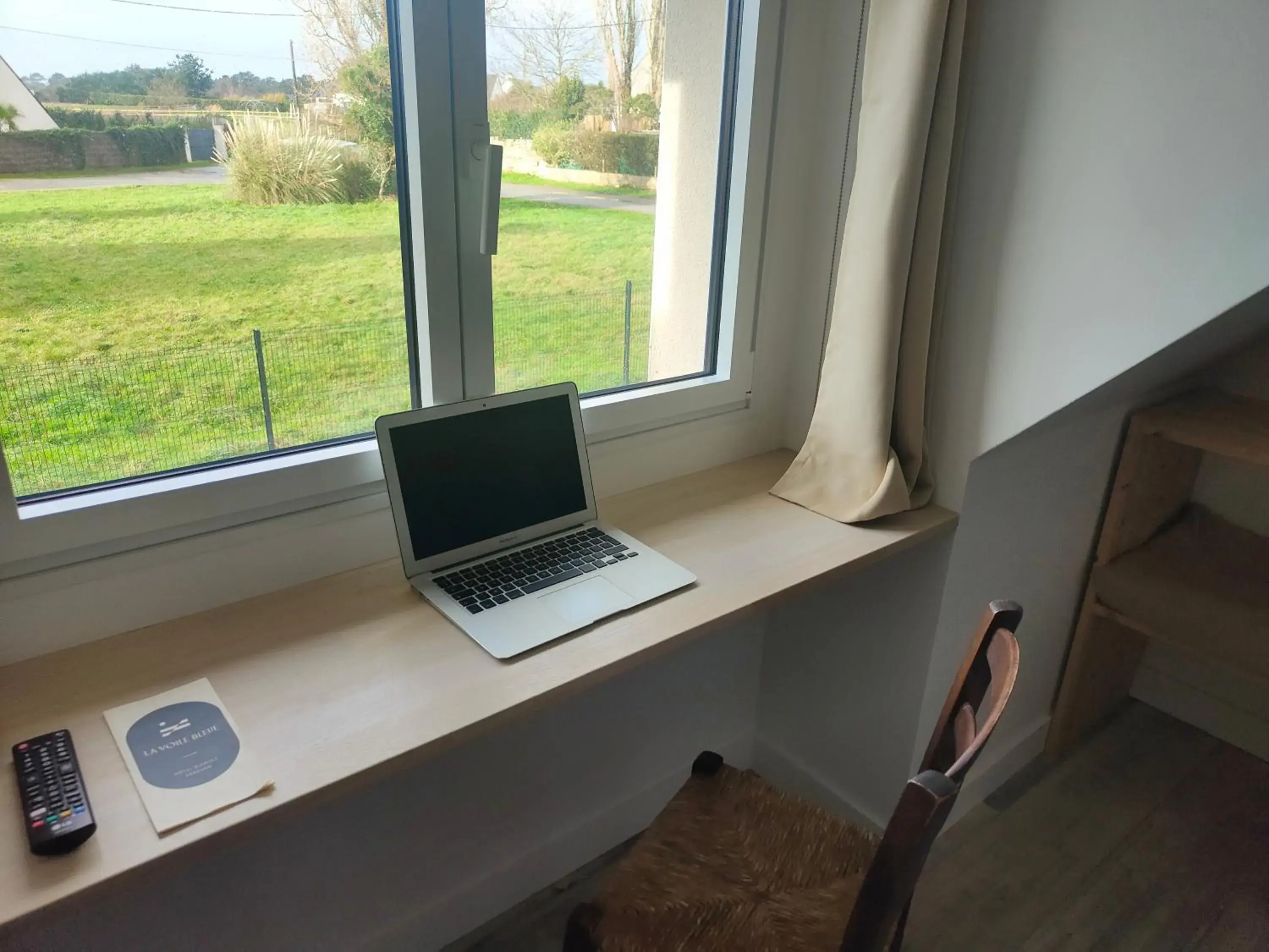 Chambre classique avec douche in Hôtel Restaurant La Voile Bleue Chambre classique avec douche in Hôtel Restaurant La Voile Bleue