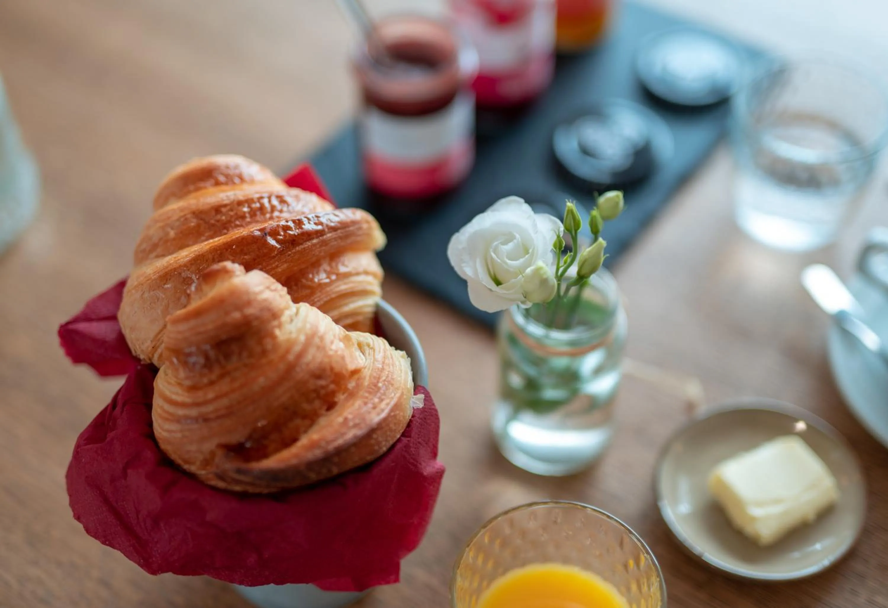 Breakfast in Hôtel Restaurant La Voile Bleue