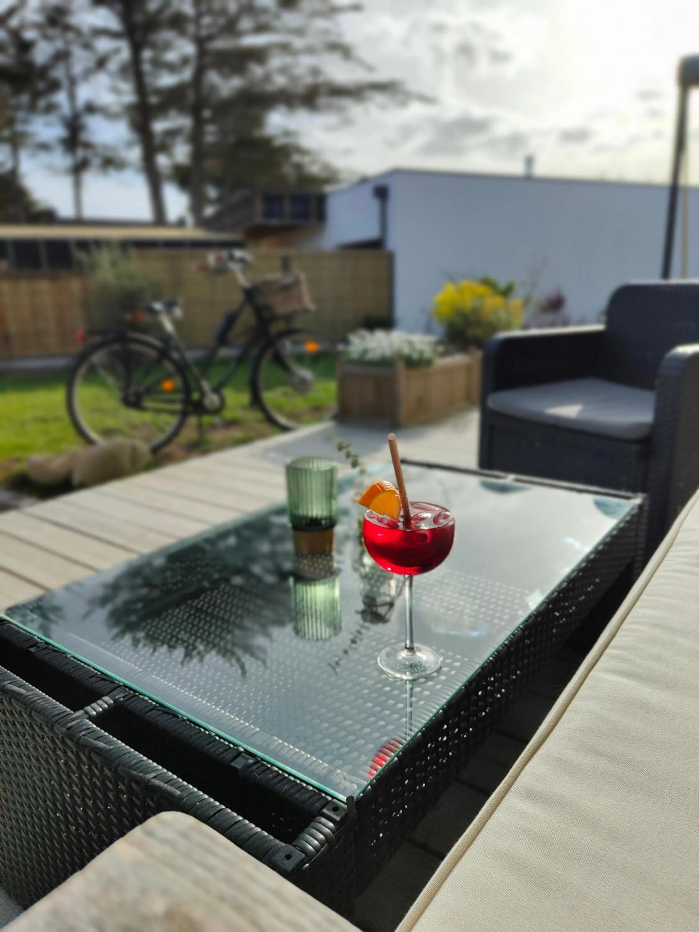 Patio in Hôtel Restaurant La Voile Bleue