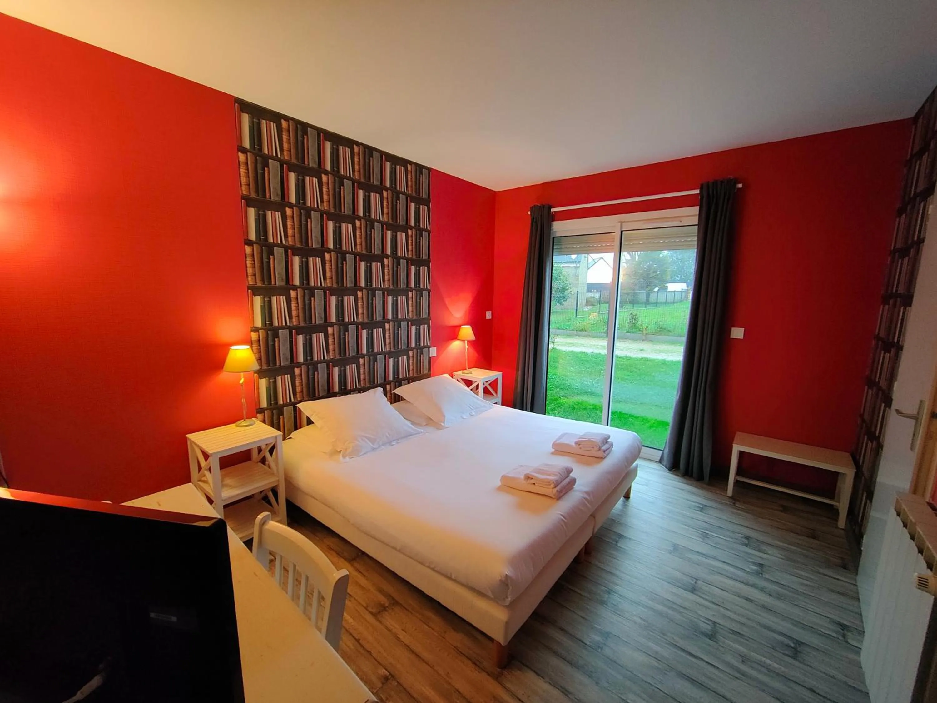 Photo of the whole room, Bed in Hôtel Restaurant La Voile Bleue