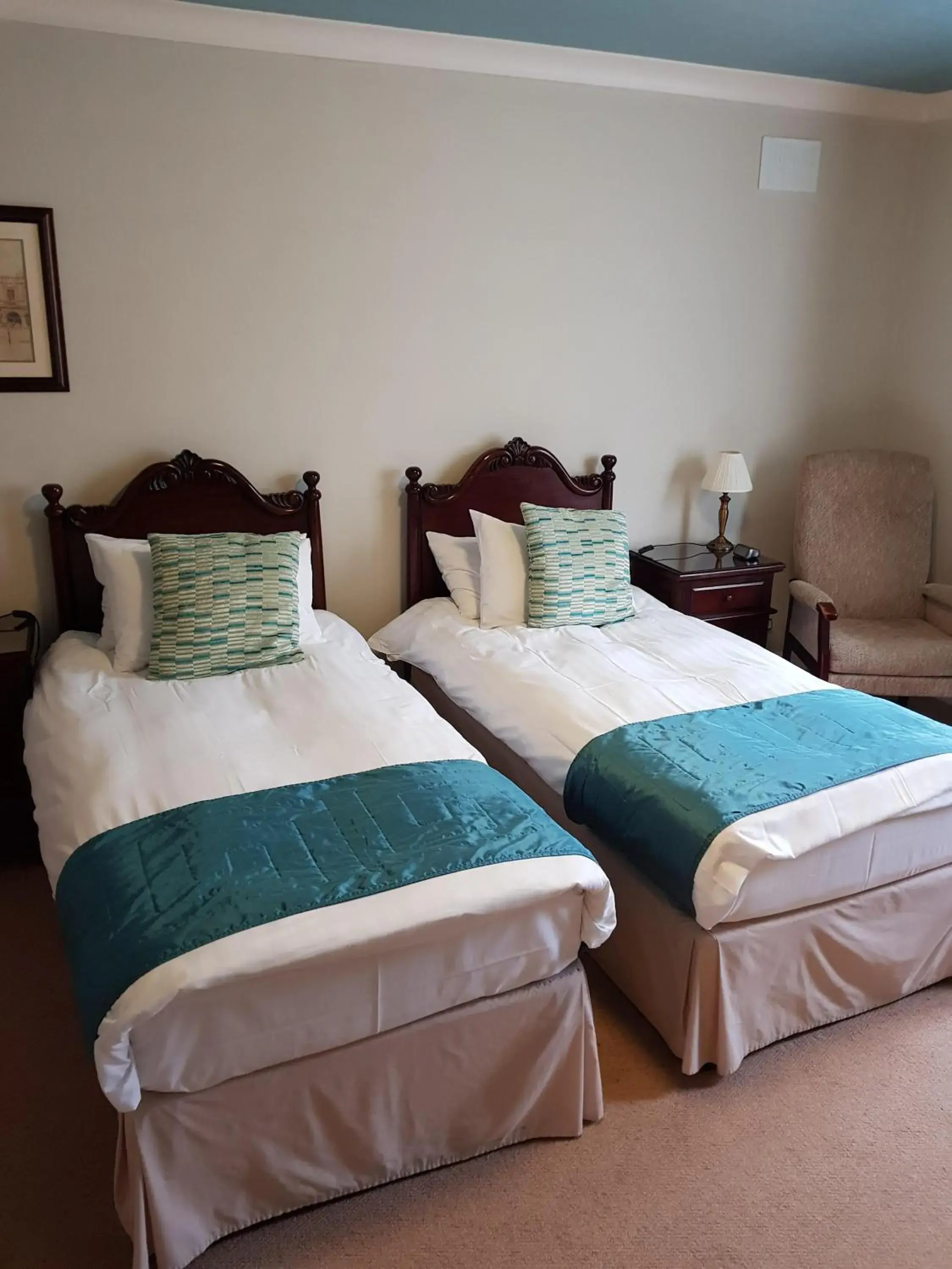 Twin Room with Private Bathroom - single occupancy in Hamilton House Twin Room with Private Bathroom - single occupancy in Hamilton House