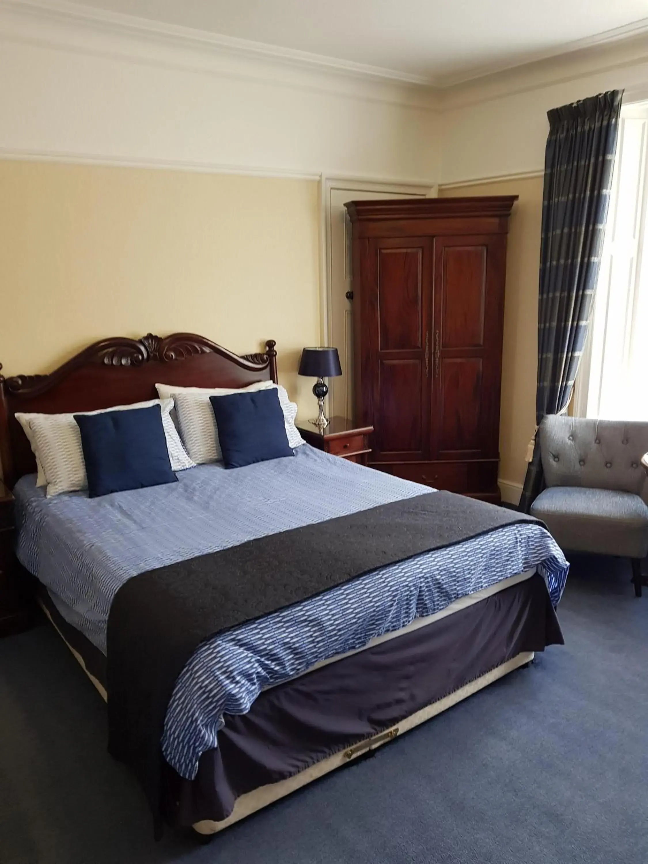 Double Room with Private Bathroom - single occupancy in Hamilton House Double Room with Private Bathroom - single occupancy in Hamilton House