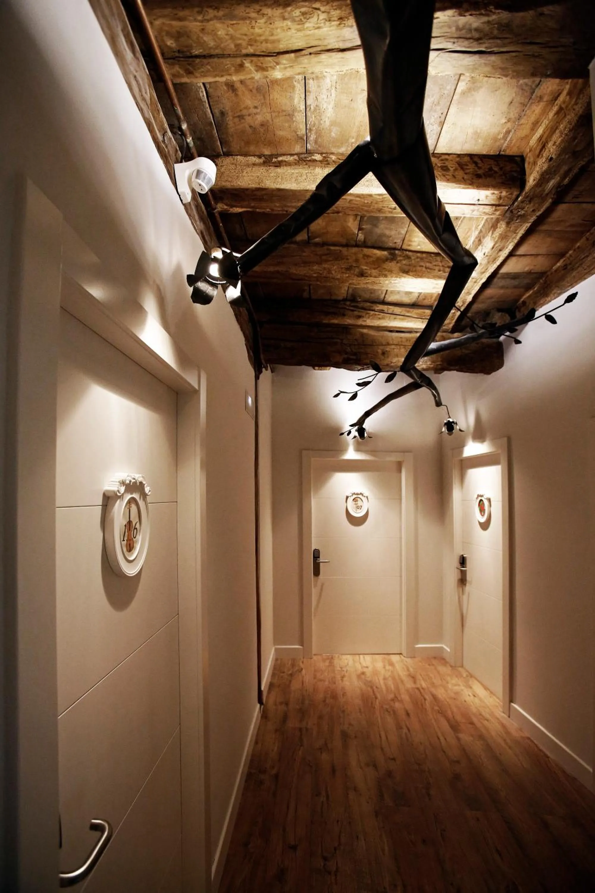 Decorative detail in Pensión Basque Boutique