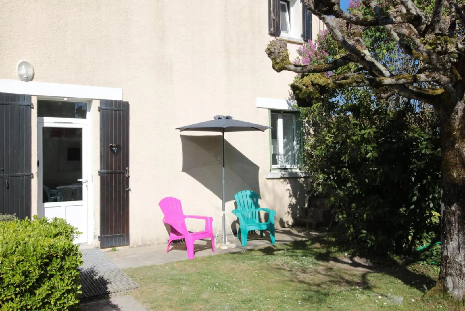 Patio in Hôtel Au Clos Paillé La Roche Posay