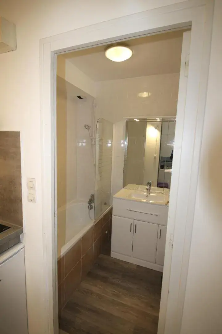 Studio in Logis Hôtel & Restaurant Au Clos Paillé La Roche Posay Studio in Logis Hôtel & Restaurant Au Clos Paillé La Roche Posay