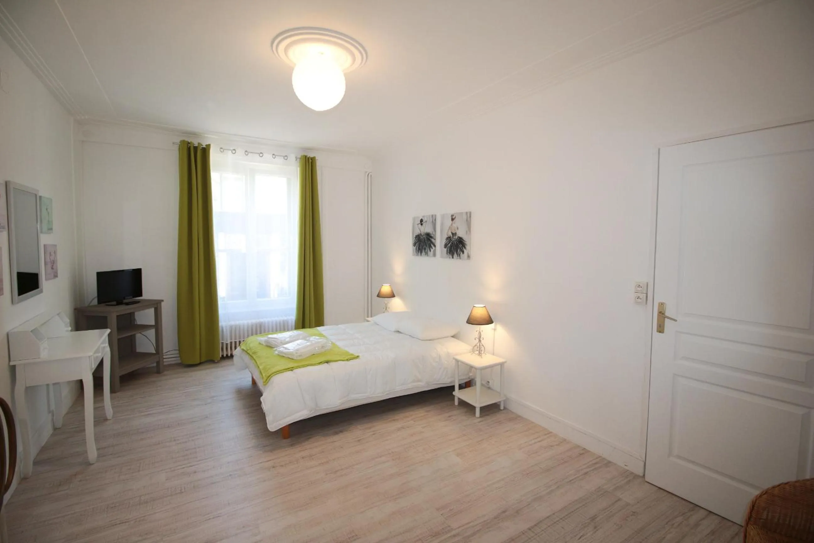 Photo of the whole room in Hôtel Au Clos Paillé La Roche Posay