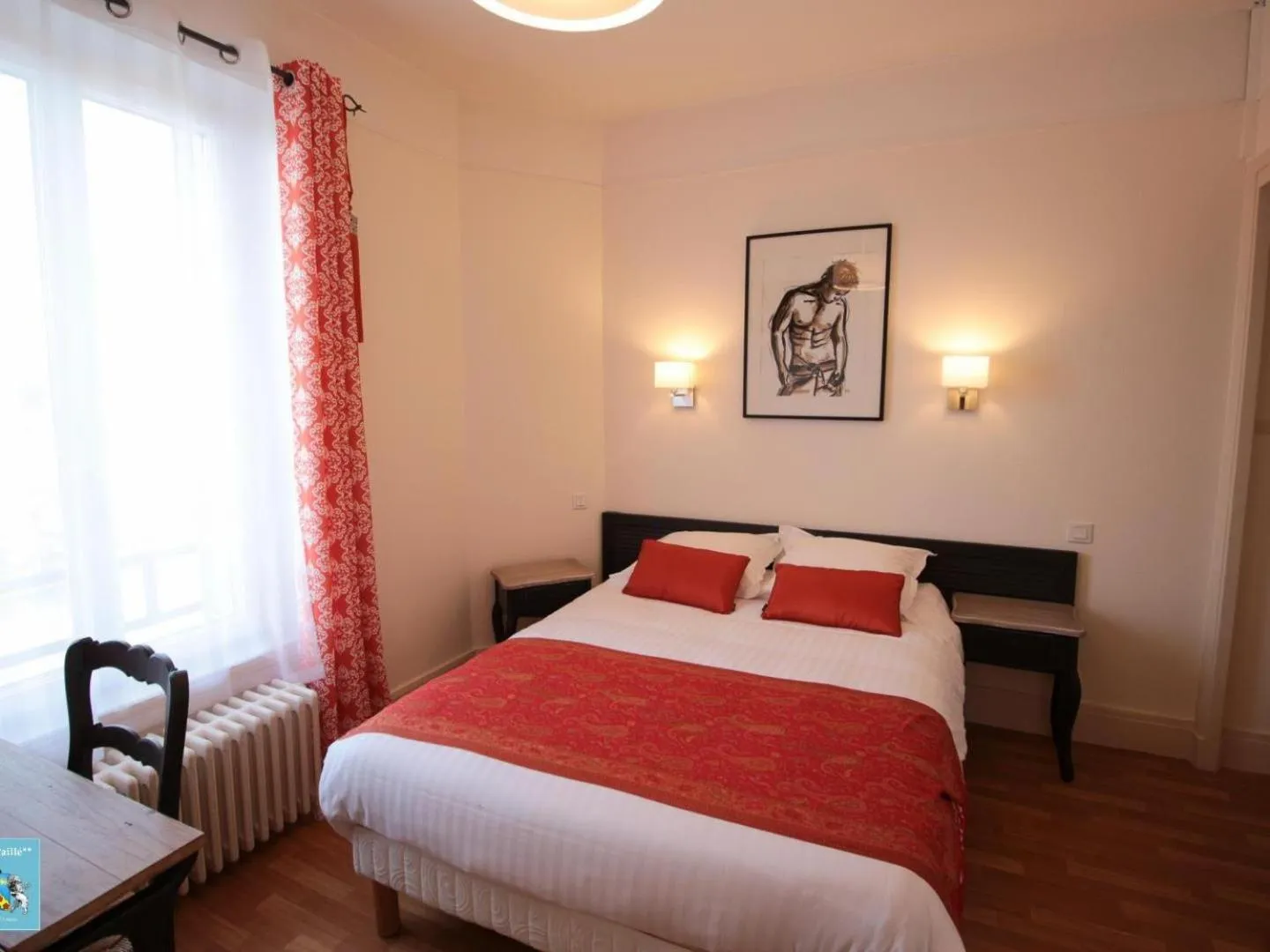 Photo of the whole room in Hôtel Au Clos Paillé La Roche Posay