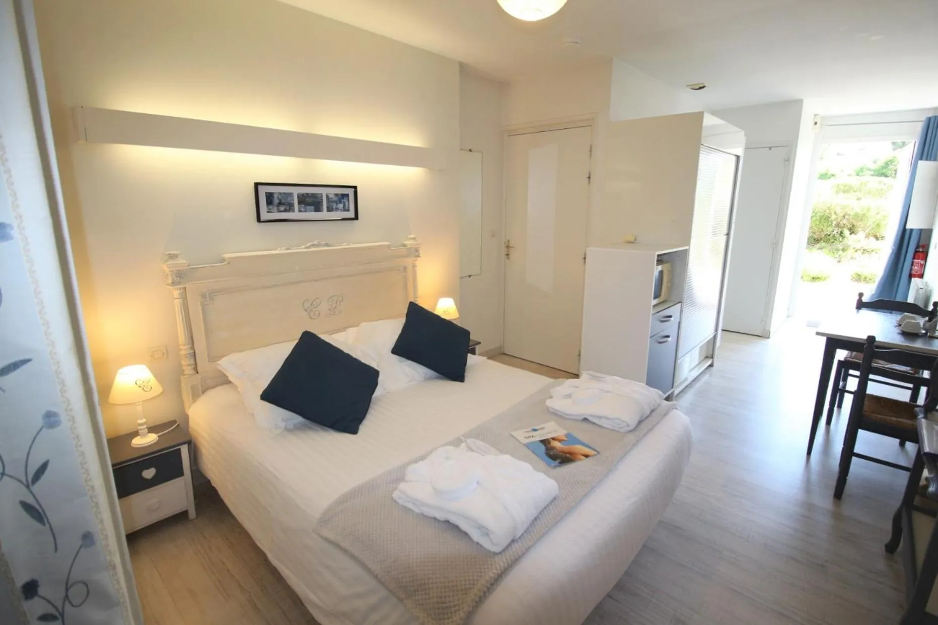 Photo of the whole room in Hôtel Au Clos Paillé La Roche Posay