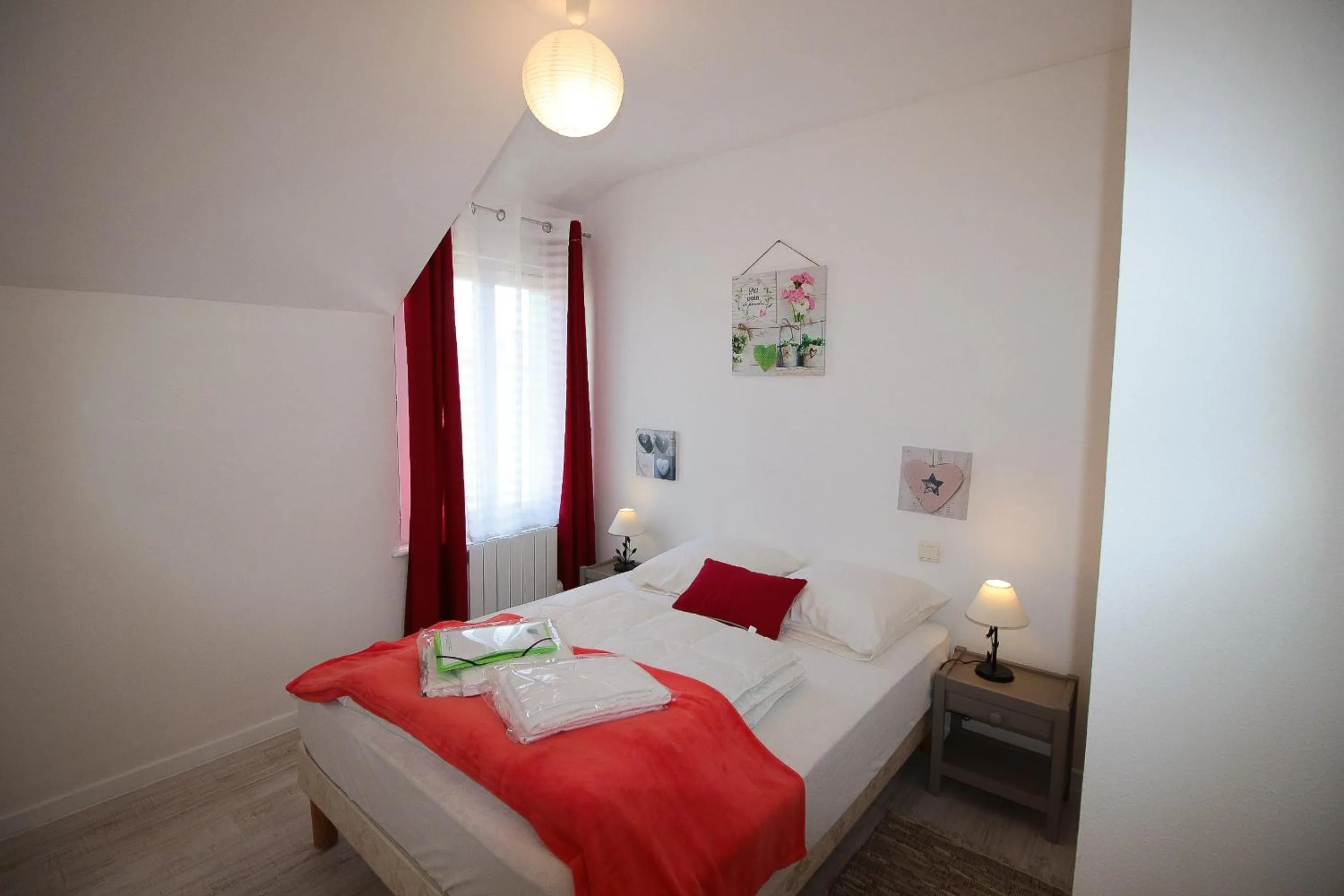 Photo of the whole room in Hôtel Au Clos Paillé La Roche Posay