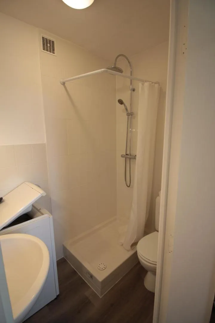 Bathroom in Hôtel Au Clos Paillé La Roche Posay