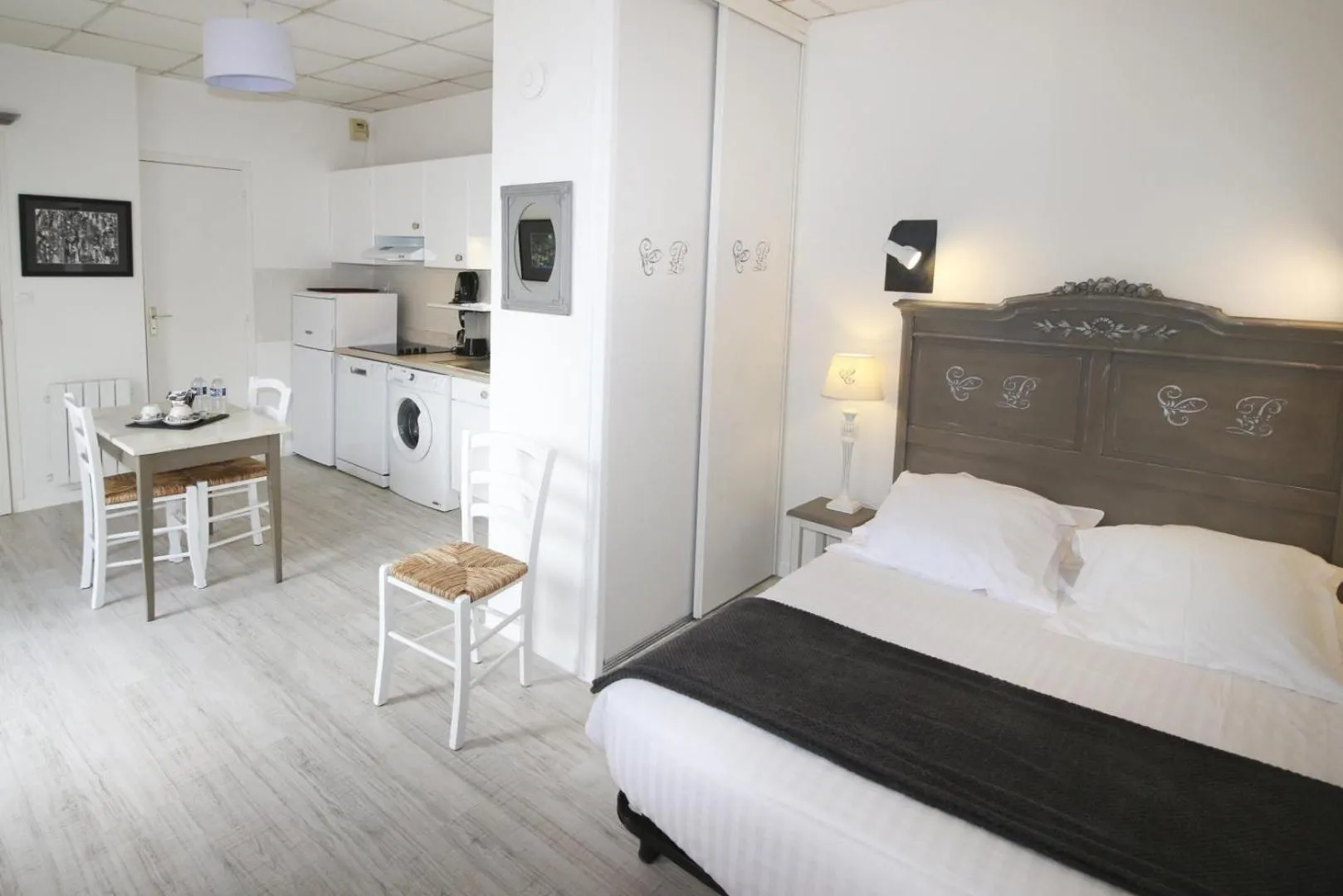 Photo of the whole room in Hôtel Au Clos Paillé La Roche Posay