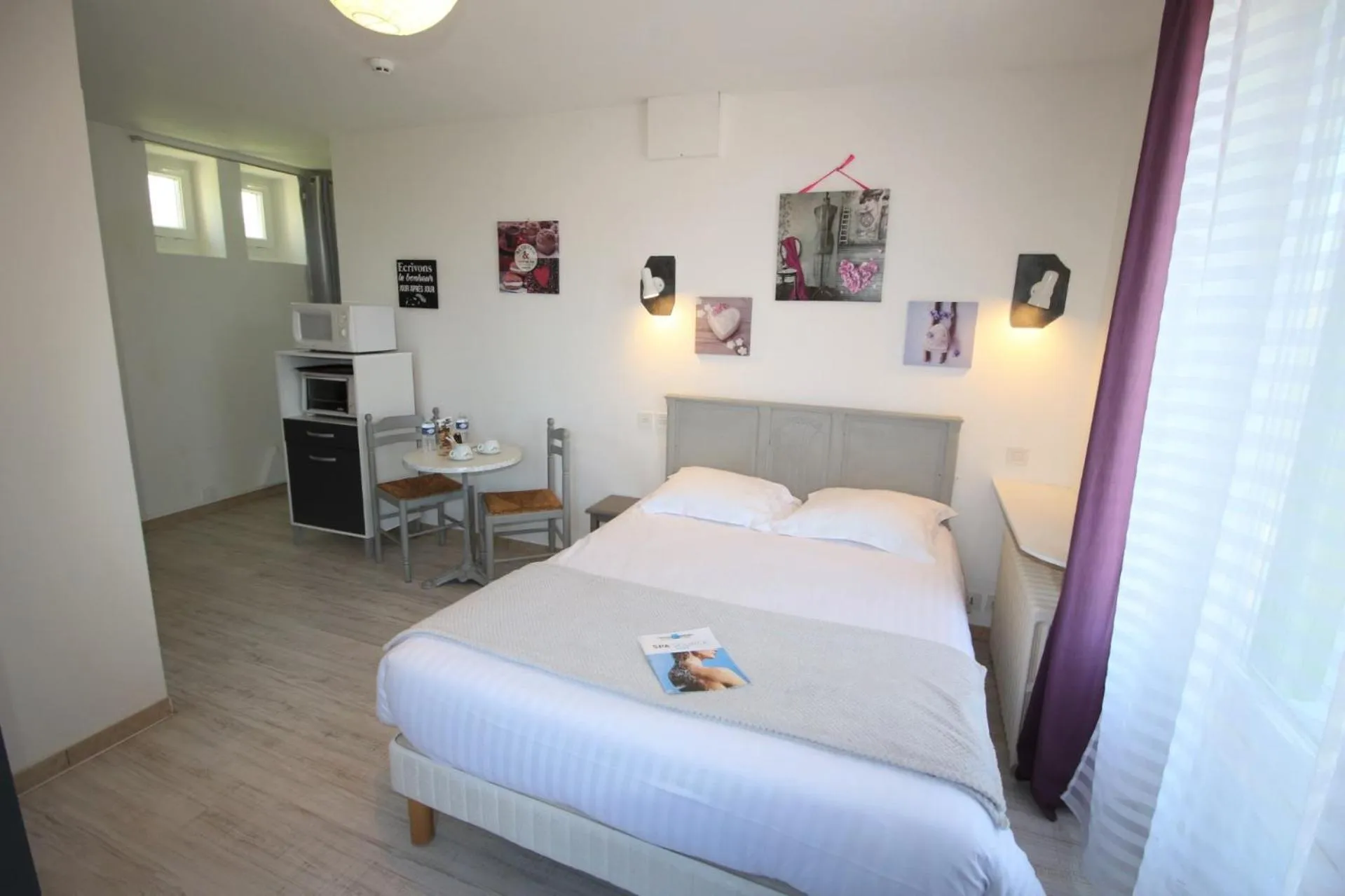 Photo of the whole room in Hôtel Au Clos Paillé La Roche Posay