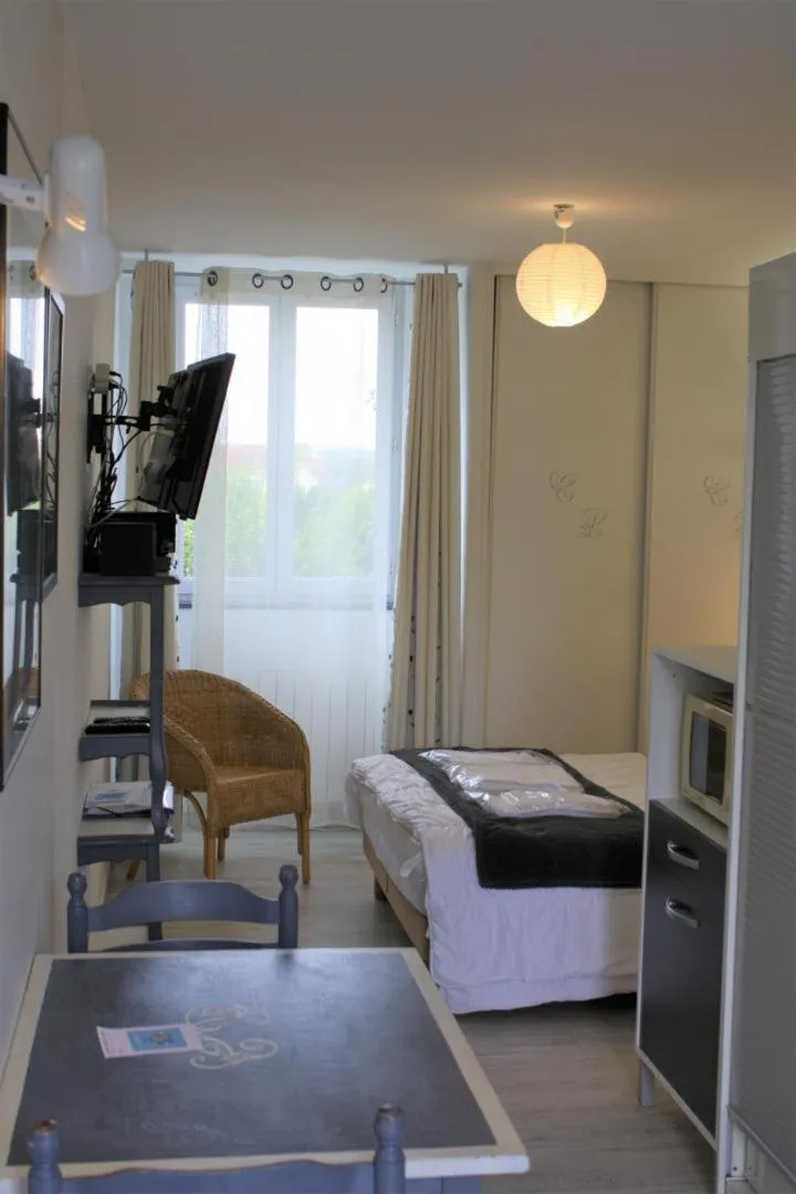 Photo of the whole room in Hôtel Au Clos Paillé La Roche Posay