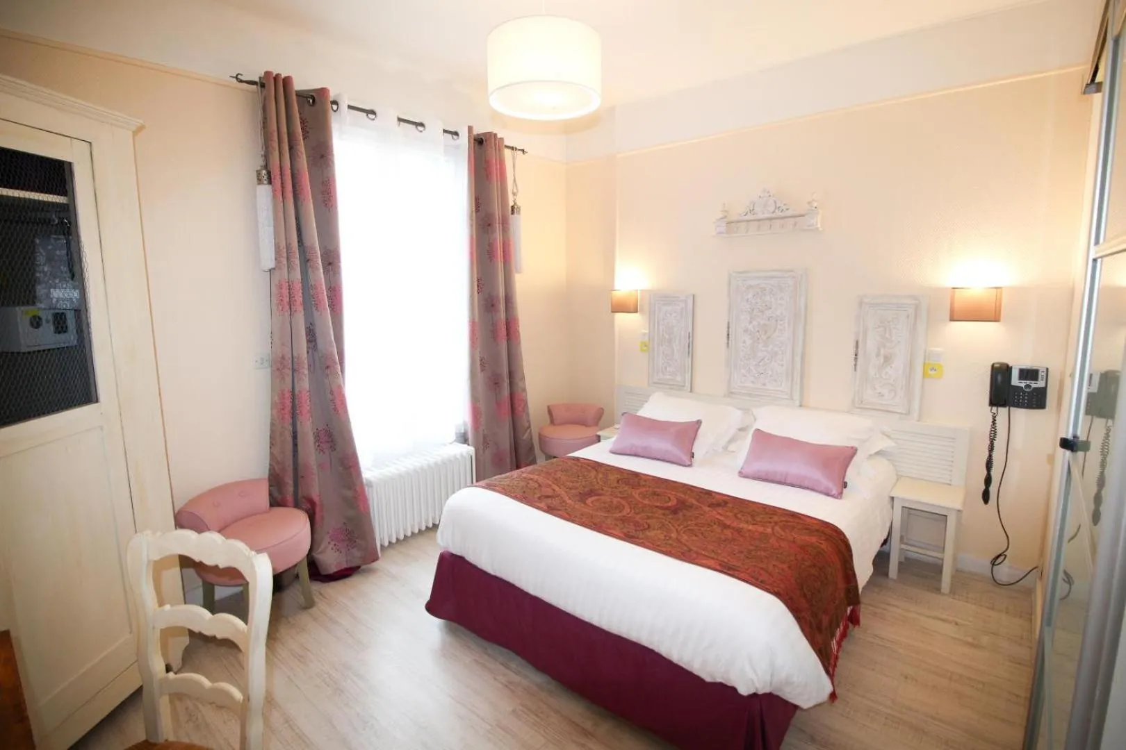 Bedroom in Hôtel Au Clos Paillé La Roche Posay