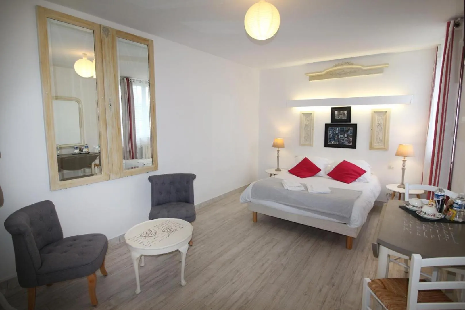 Photo of the whole room in Hôtel Au Clos Paillé La Roche Posay