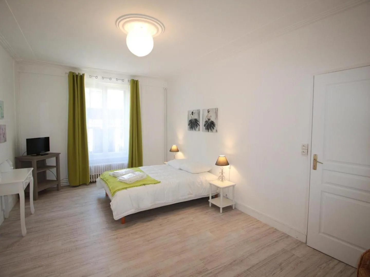 Photo of the whole room in Hôtel Au Clos Paillé La Roche Posay