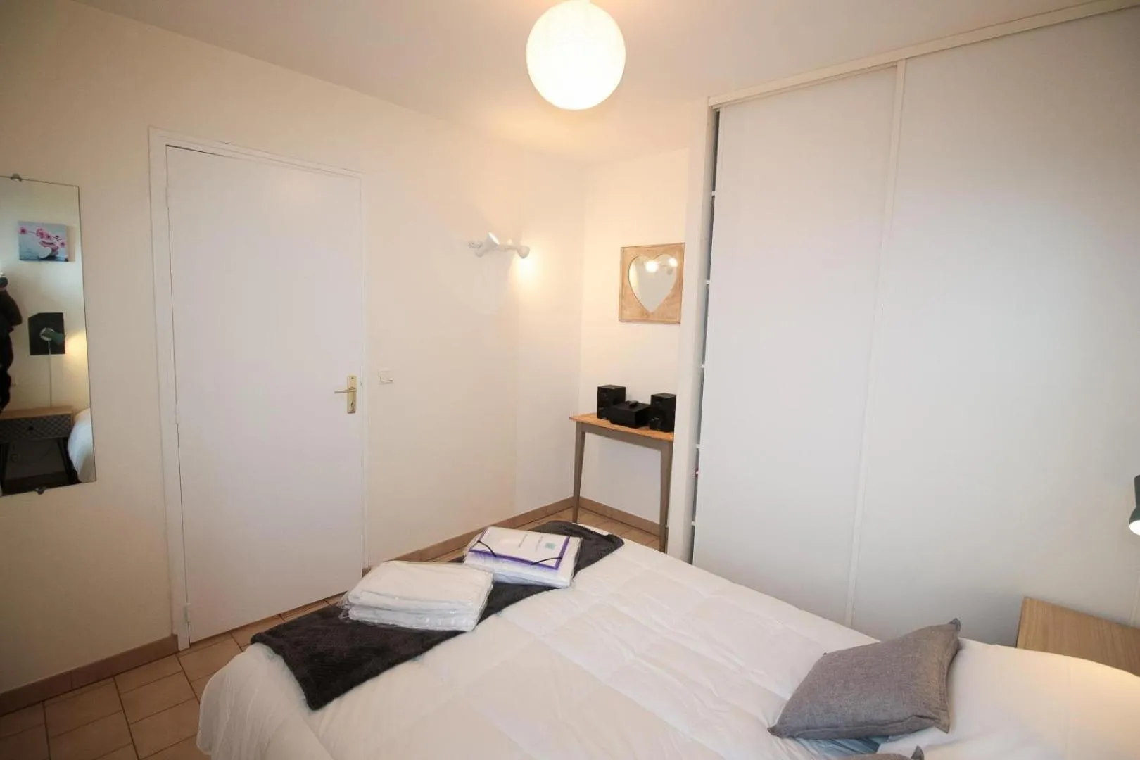 Photo of the whole room in Hôtel Au Clos Paillé La Roche Posay