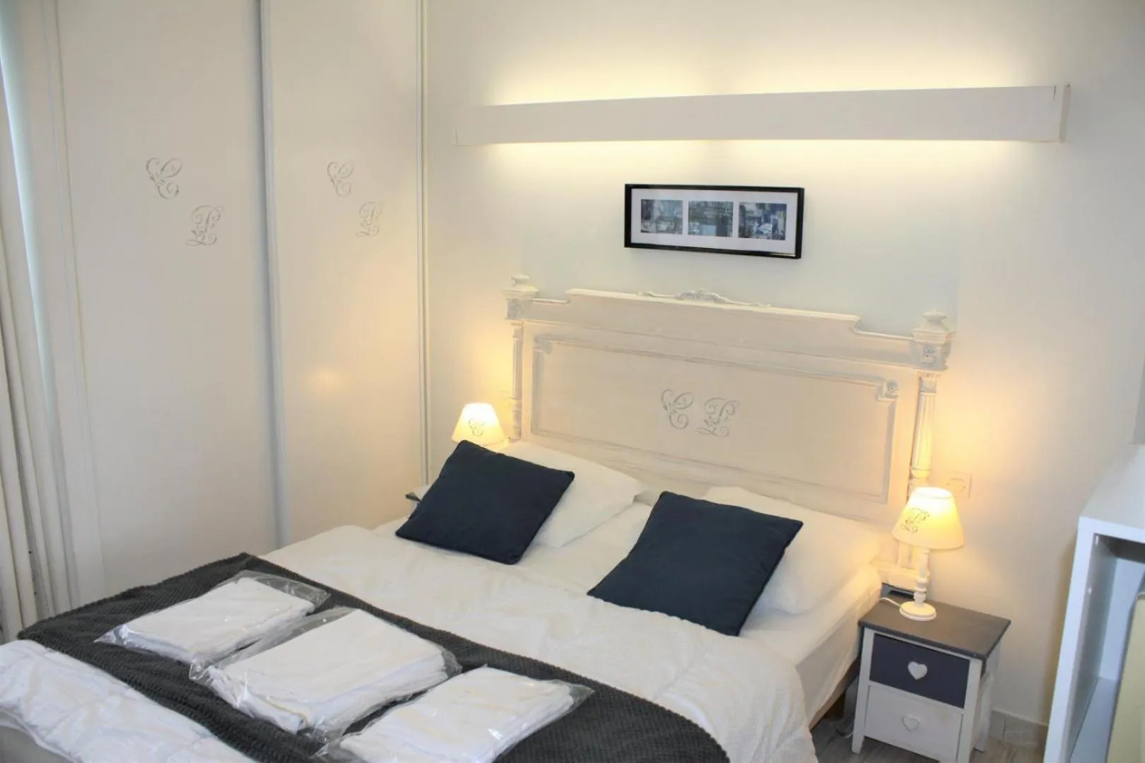 Photo of the whole room in Hôtel Au Clos Paillé La Roche Posay