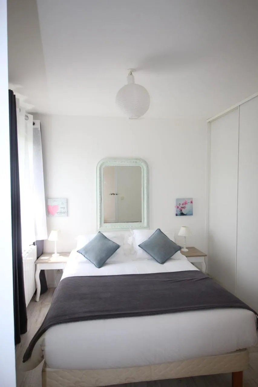 Bedroom in Hôtel Au Clos Paillé La Roche Posay