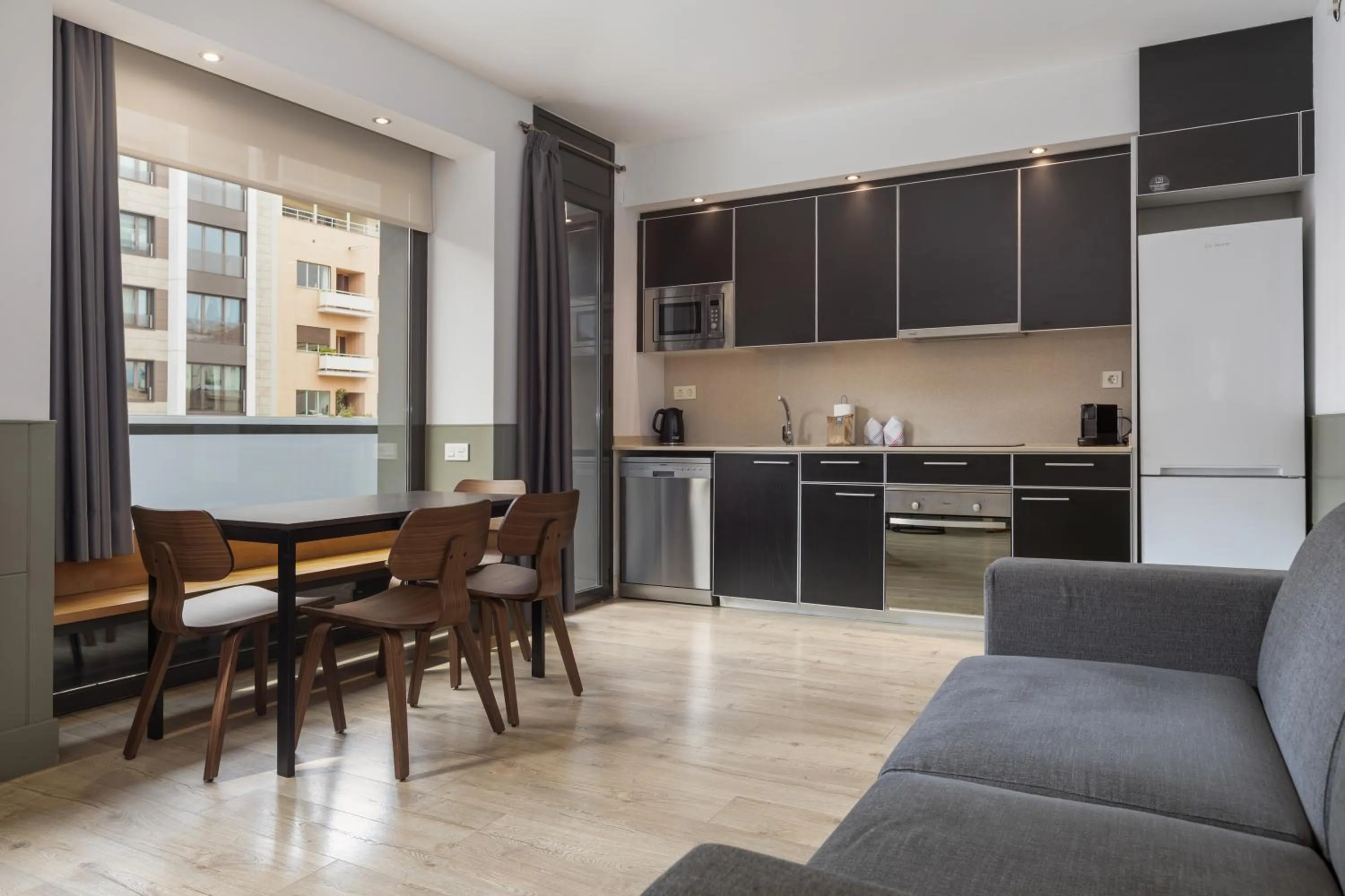 Kitchen or kitchenette in Enjoybcn Patio de Gala