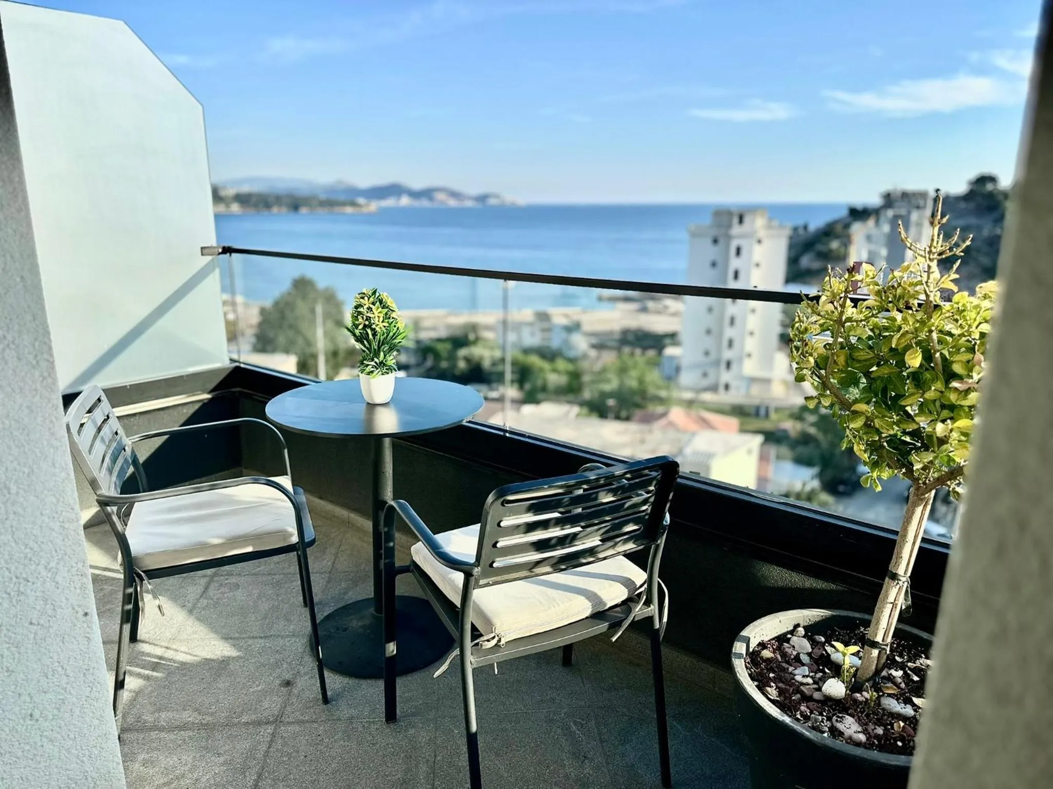 Day in Hotel Del Medio