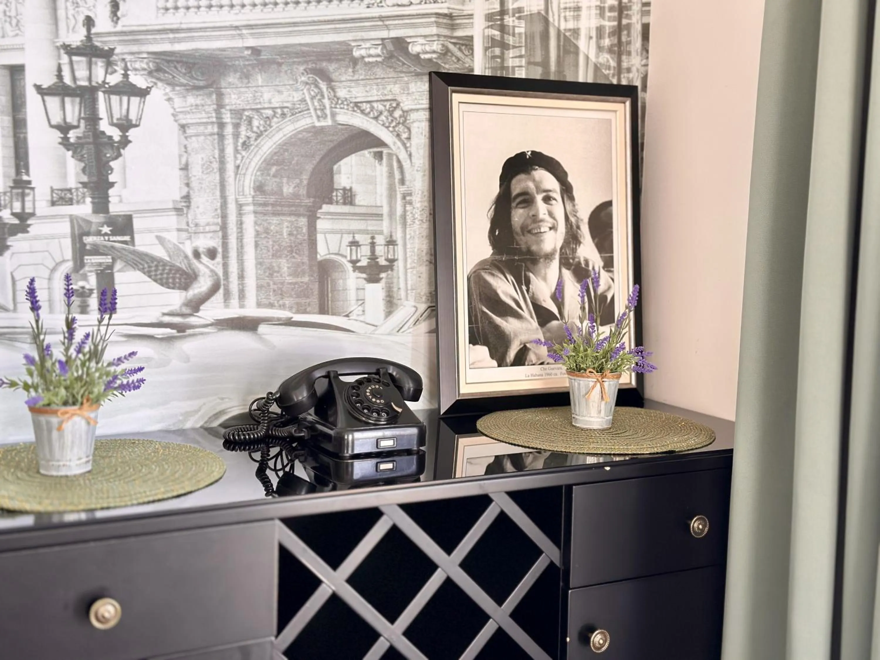 Decorative detail in Hotel Del Medio