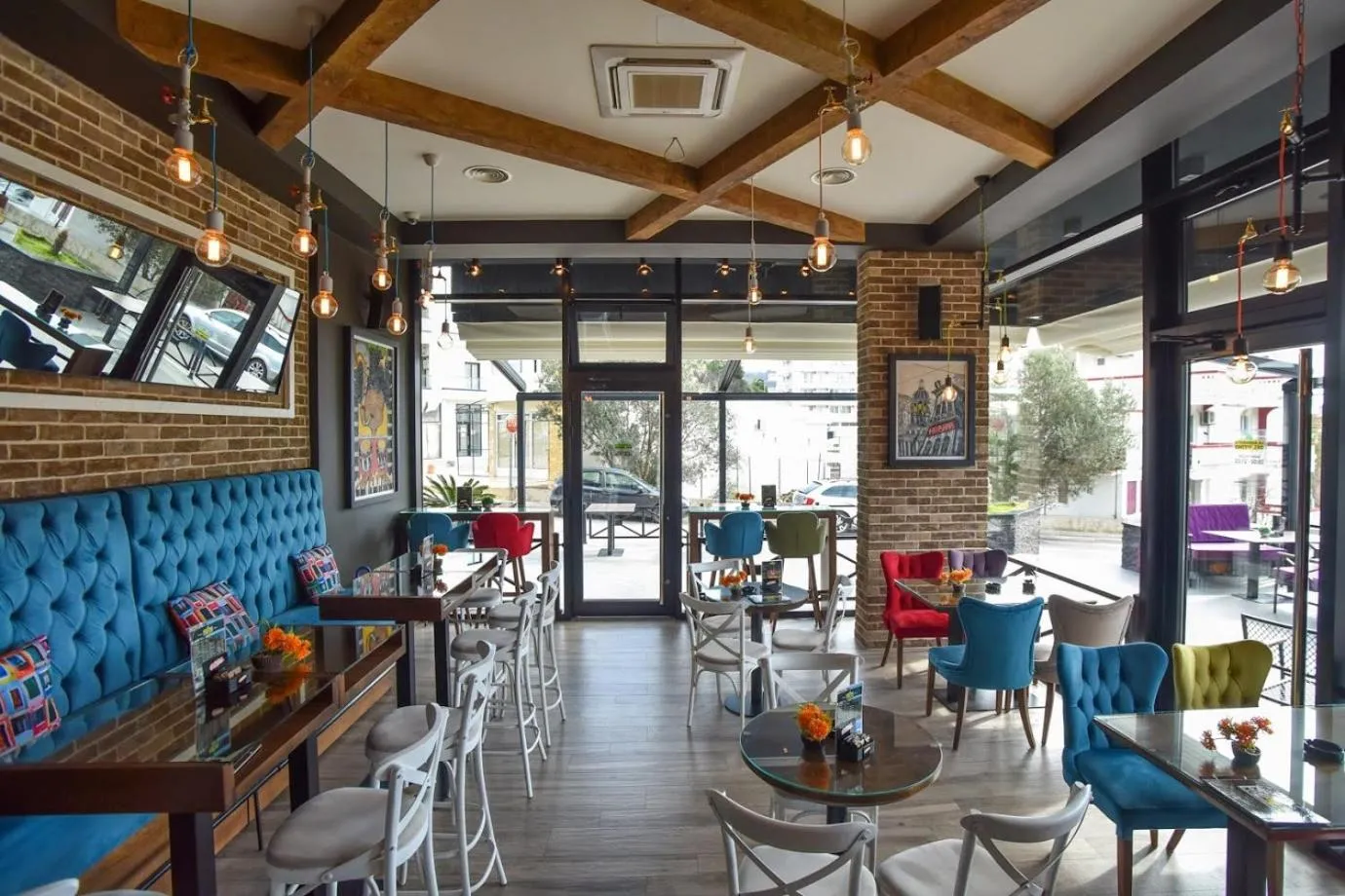 Restaurant/places to eat in Hotel Del Medio